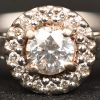Een 18 kt witgouden ring bezet met briljanten met een gezamenlijk gewicht van +- 0,30 ct.