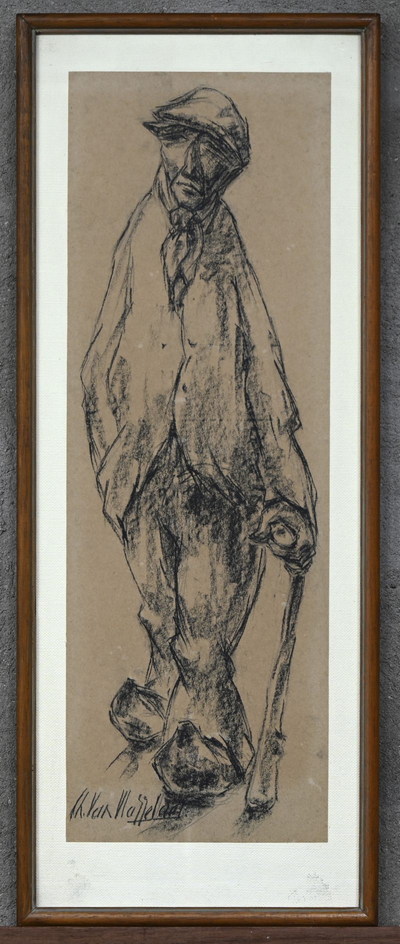 ‘Man op klompen’, krijttekening op bruin  papier. Getekend; van Vlasselaar.