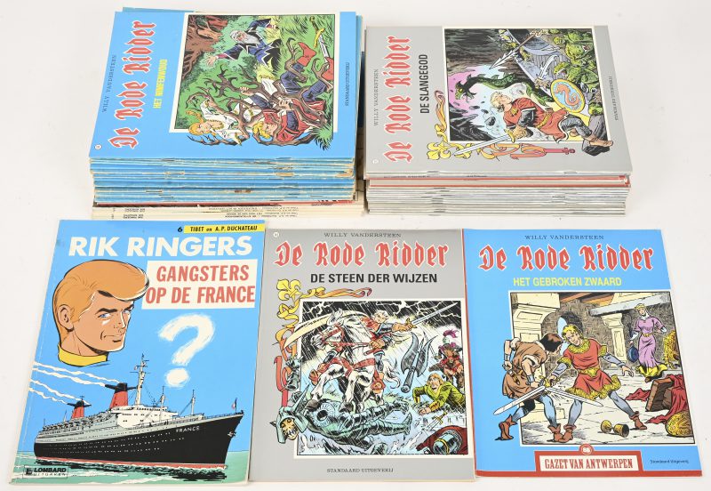Een lot strips van de reeks ‘De Rode Ridder’, met blauwe en zilveren kaft. Toegevoegd; vijf albums van de reeks ‘Rik Ringers’. 6, 18, 20, 40, 41 en 45.