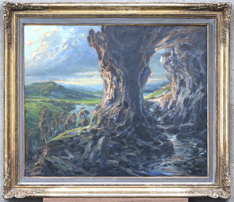 “Zicht op de vallei”, een schilderij, olieverf op board in vergulde kader, gesigneerd.
