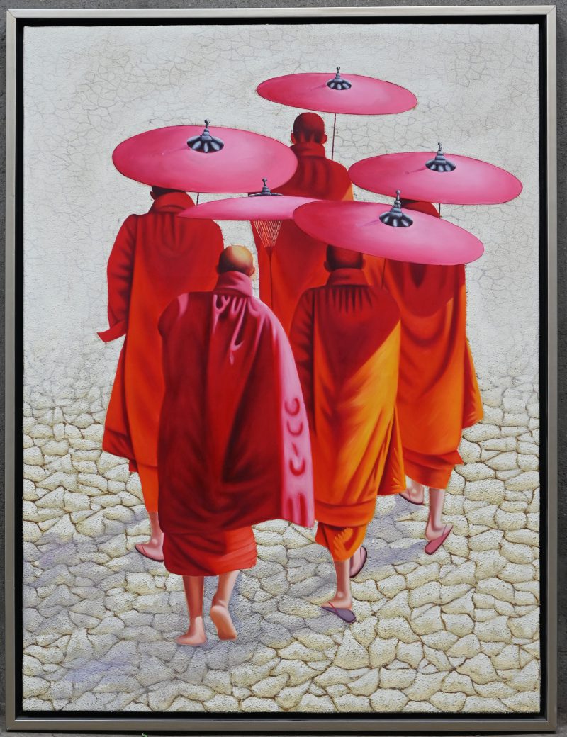 “Walking Monks”, een schilderij, gemengde techniek op doek, niet gesigneerd.