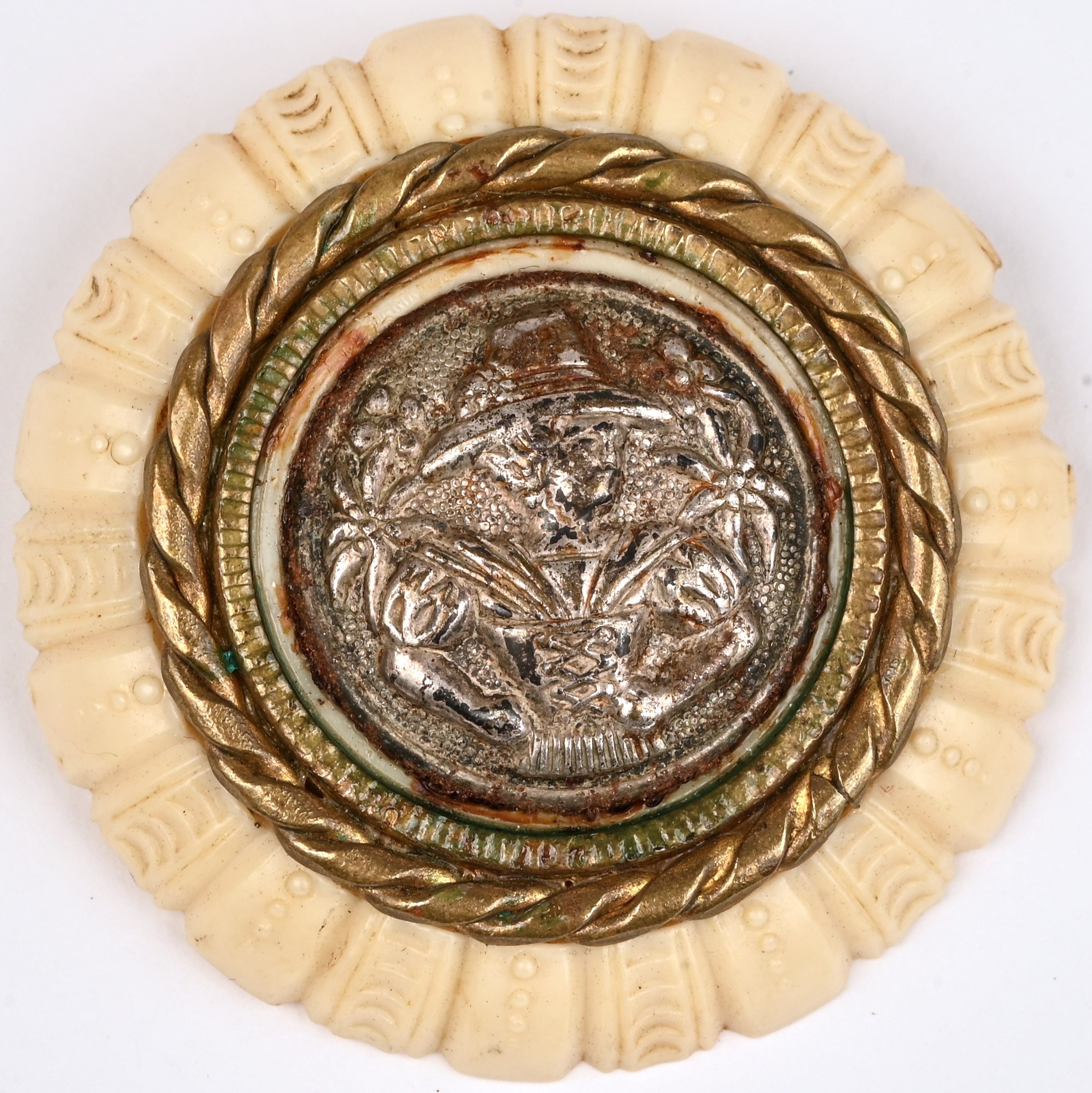 Vijf verschillende zilveren ringen bezet met half edelstenen. 925‰ Vijf verschillende zilveren ringen bezet met half edelstenen. 925‰.