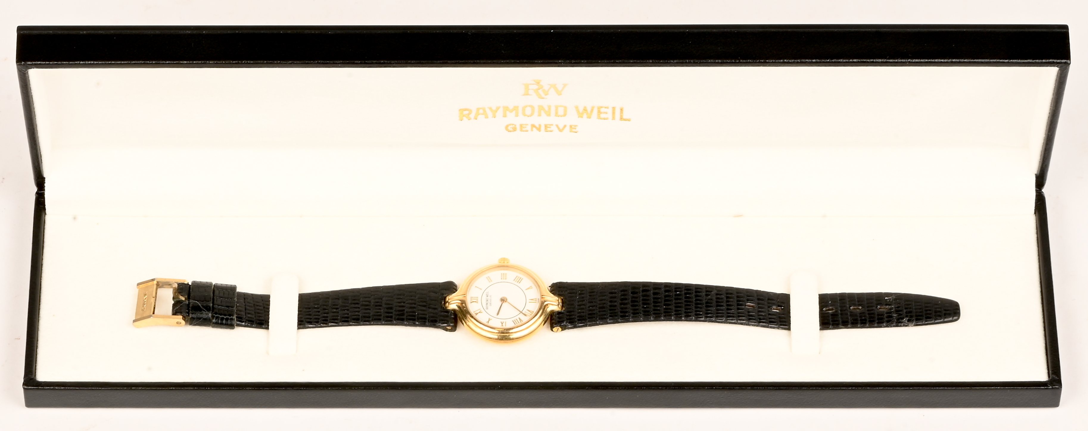 Een 18 kt electroplated dameshorloge met lederen polsband. Met certificaat en originele doos Een 18 kt electroplated dameshorloge met lederen polsband. Met certificaat en originele doos.