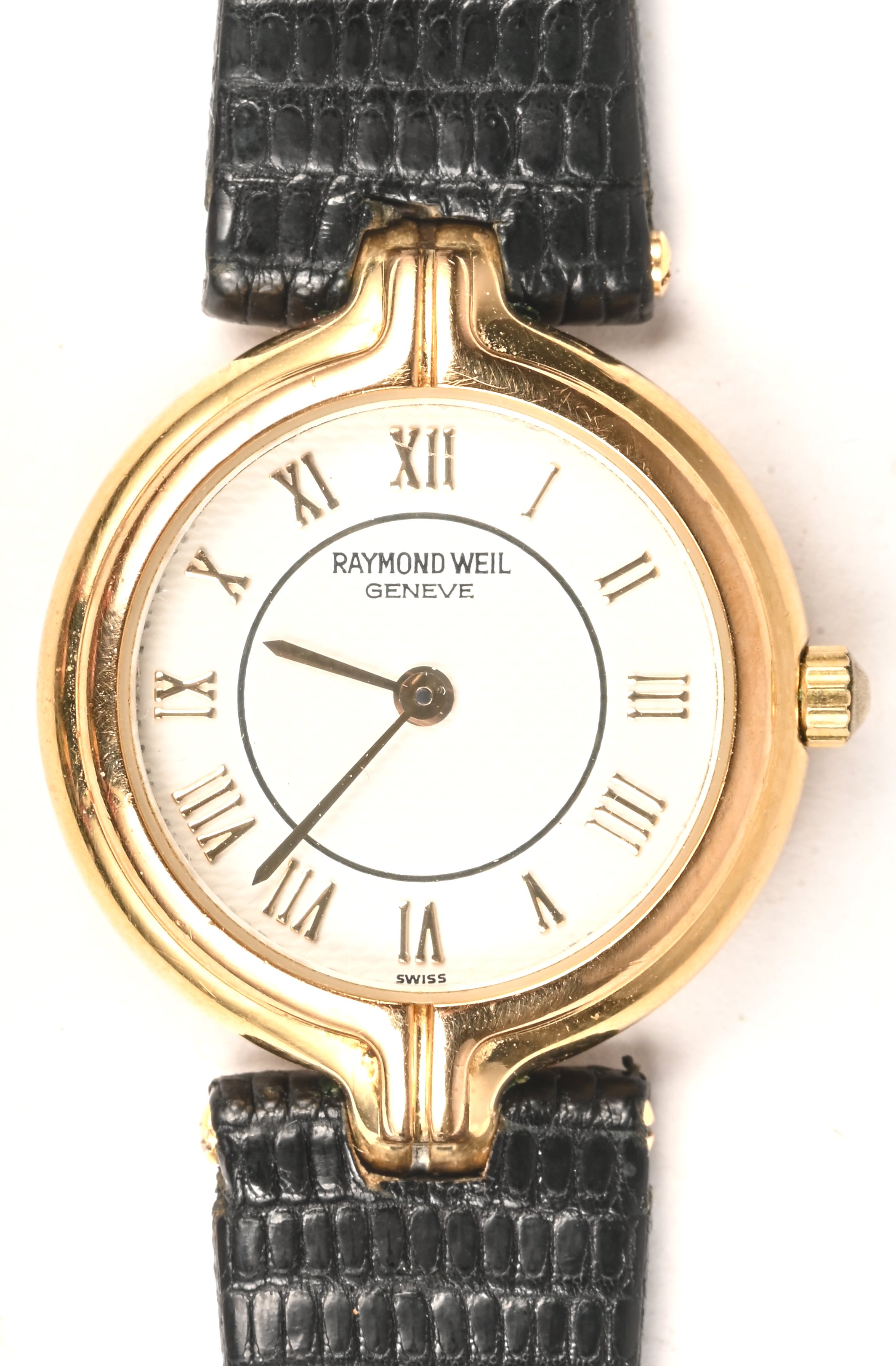 Een 18 kt electroplated dameshorloge met lederen polsband. Met certificaat en originele doos Een 18 kt electroplated dameshorloge met lederen polsband. Met certificaat en originele doos.