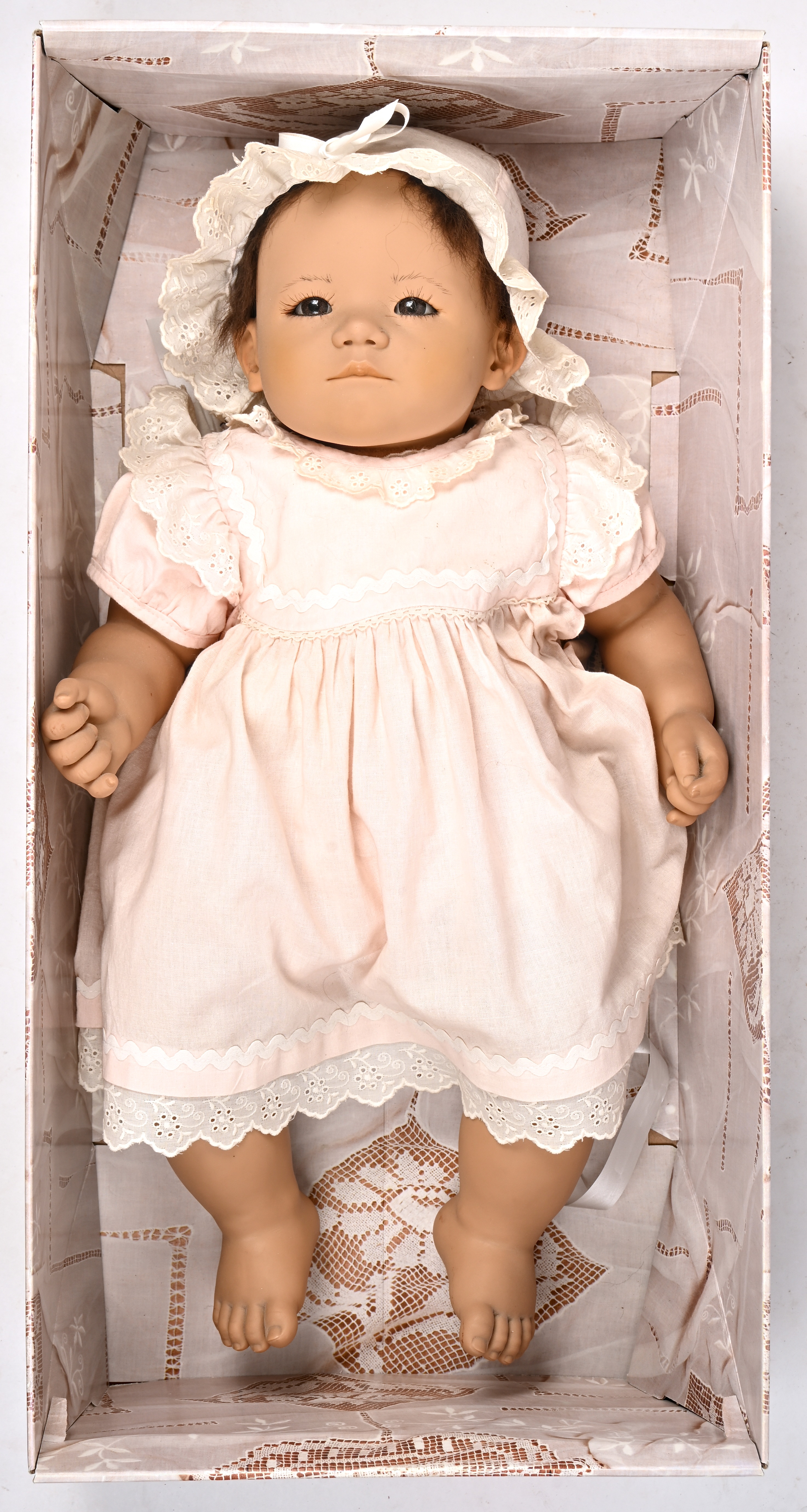 Een babypop van Annette Himstedt. In originele doos Een babypop van Annette Himstedt. In originele doos.