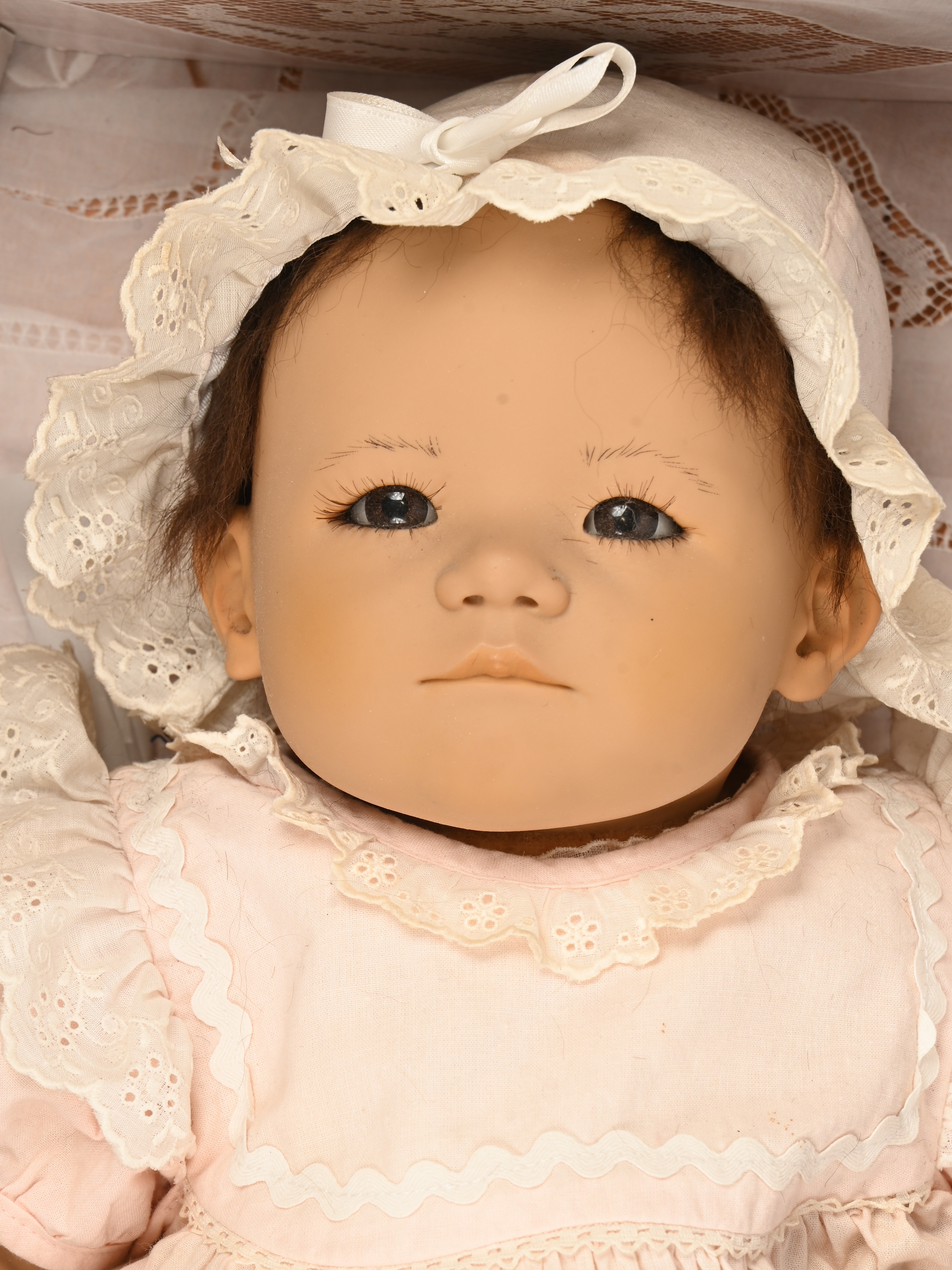 Een babypop van Annette Himstedt. In originele doos Een babypop van Annette Himstedt. In originele doos.