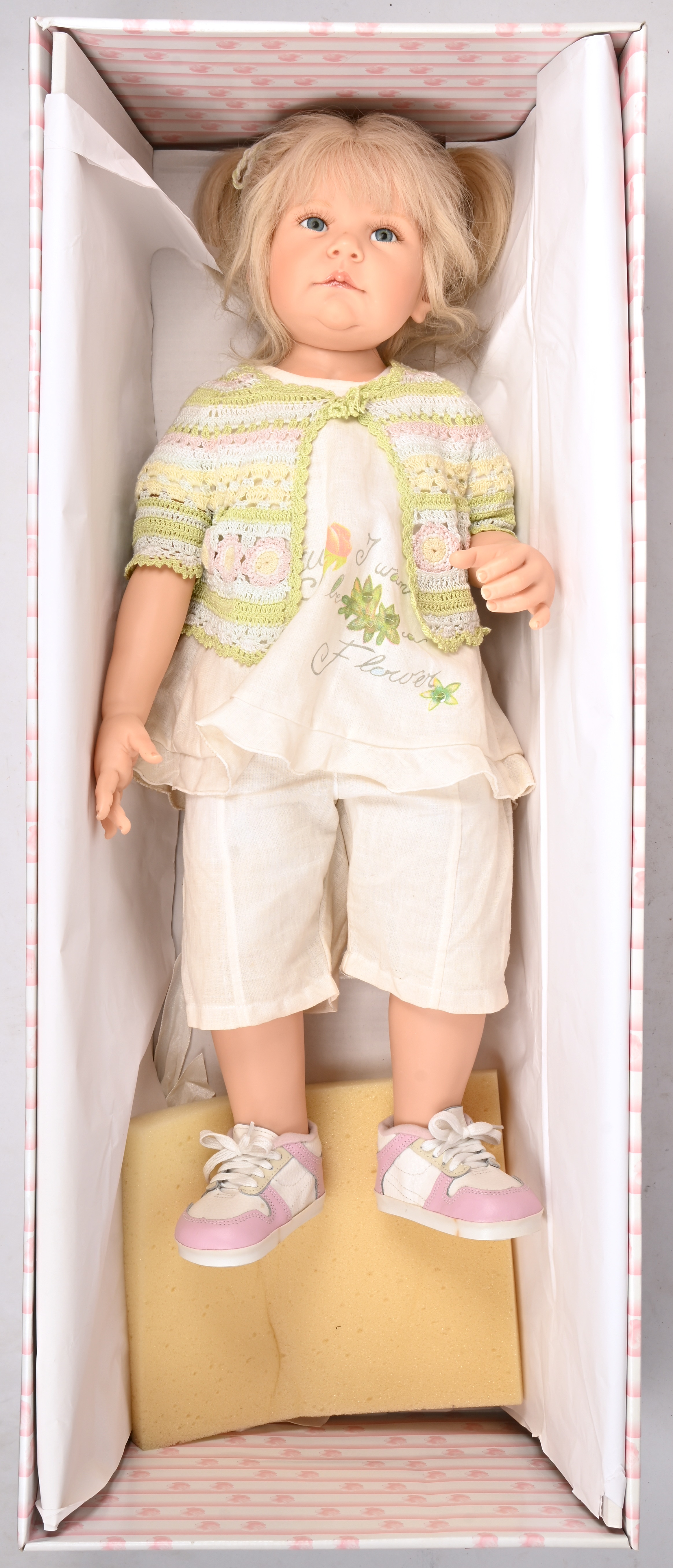 ‘Spätzchen’, een verzamelpop van Hildegard Günzel. In originele doos. Kunsthars ‘Spätzchen’, een verzamelpop van Hildegard Günzel. In originele doos. Kunsthars.