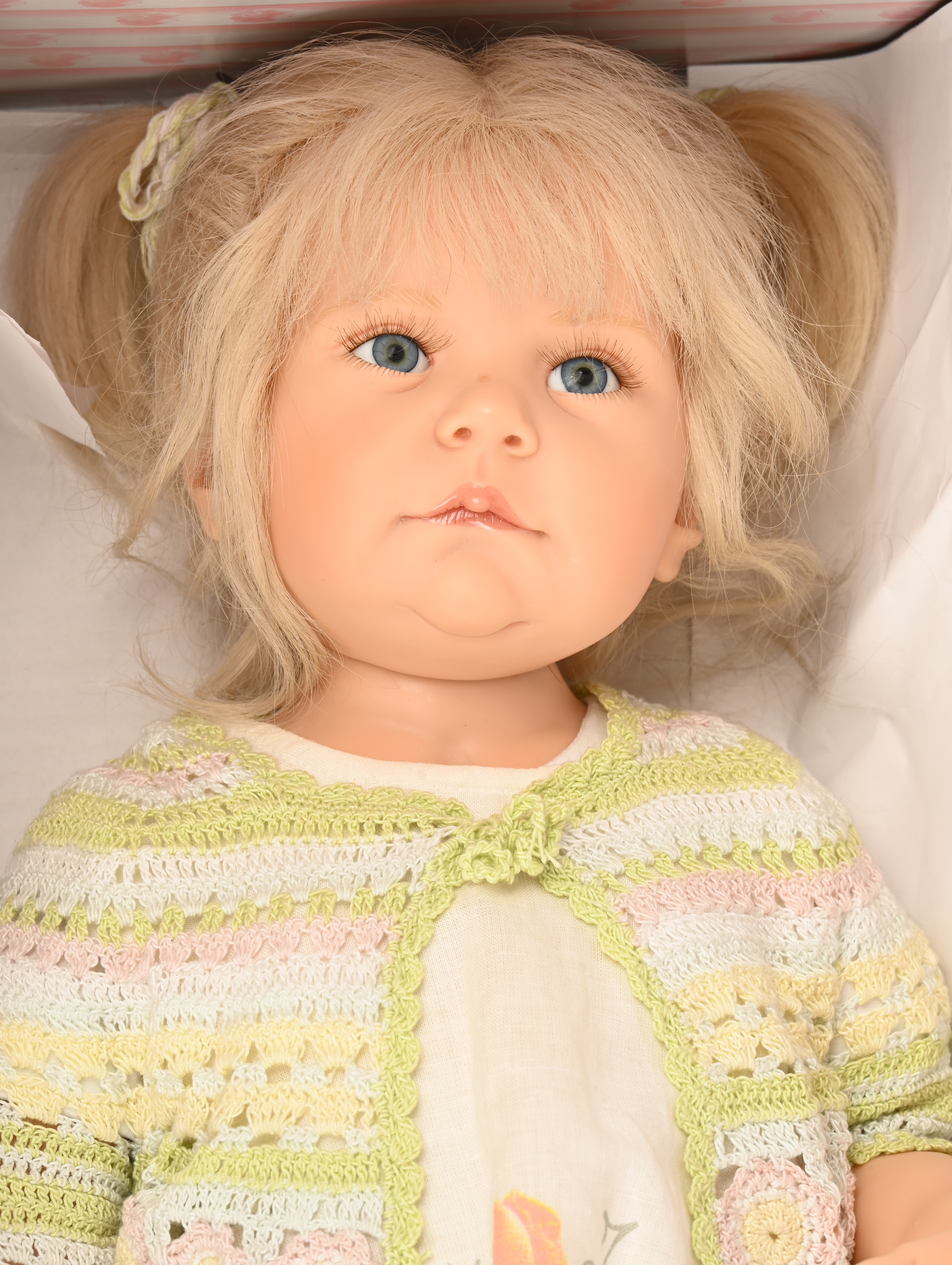 ‘Spätzchen’, een verzamelpop van Hildegard Günzel. In originele doos. Kunsthars ‘Spätzchen’, een verzamelpop van Hildegard Günzel. In originele doos. Kunsthars.