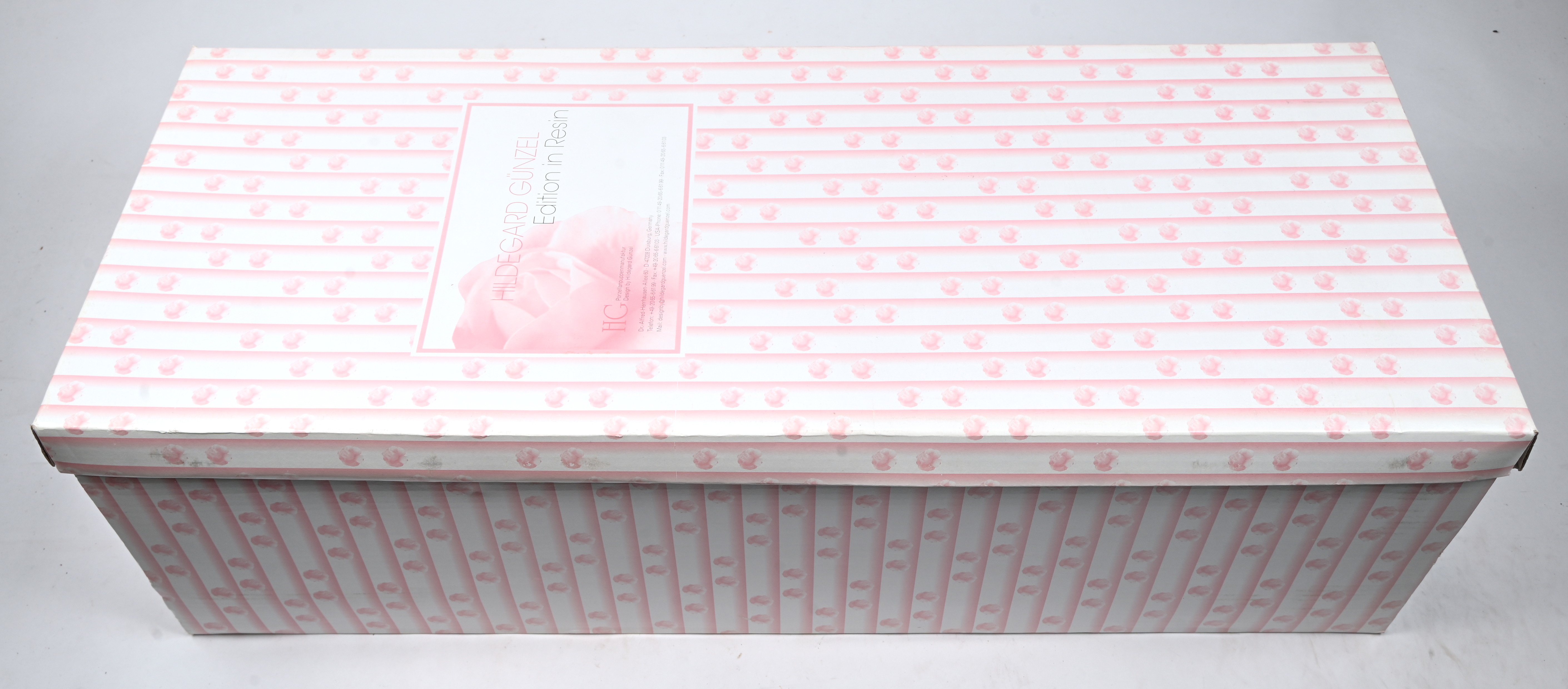 ‘Spätzchen’, een verzamelpop van Hildegard Günzel. In originele doos. Kunsthars ‘Spätzchen’, een verzamelpop van Hildegard Günzel. In originele doos. Kunsthars.