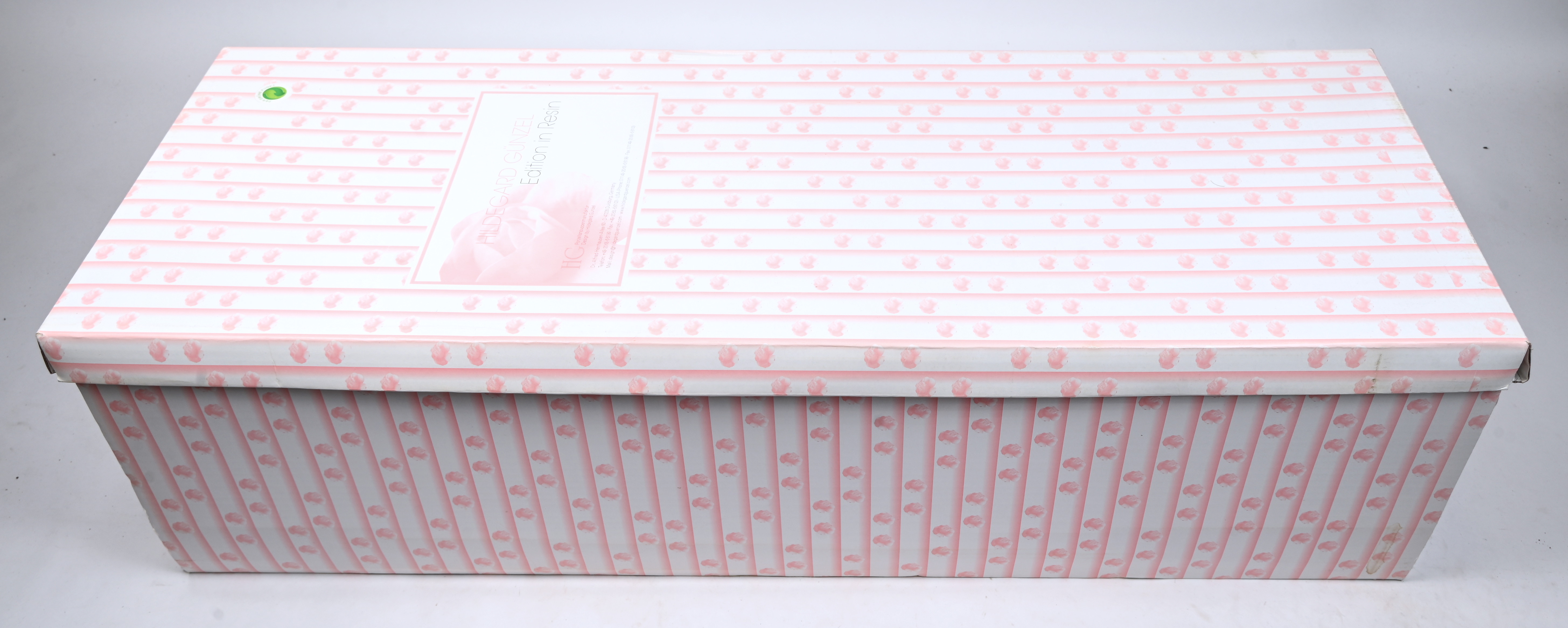 ‘Jamina’, een verzamelpop van Hildegard Günzel. In originele doos met staander. Kunsthars ‘Jamina’, een verzamelpop van Hildegard Günzel. In originele doos met staander. Kunsthars.