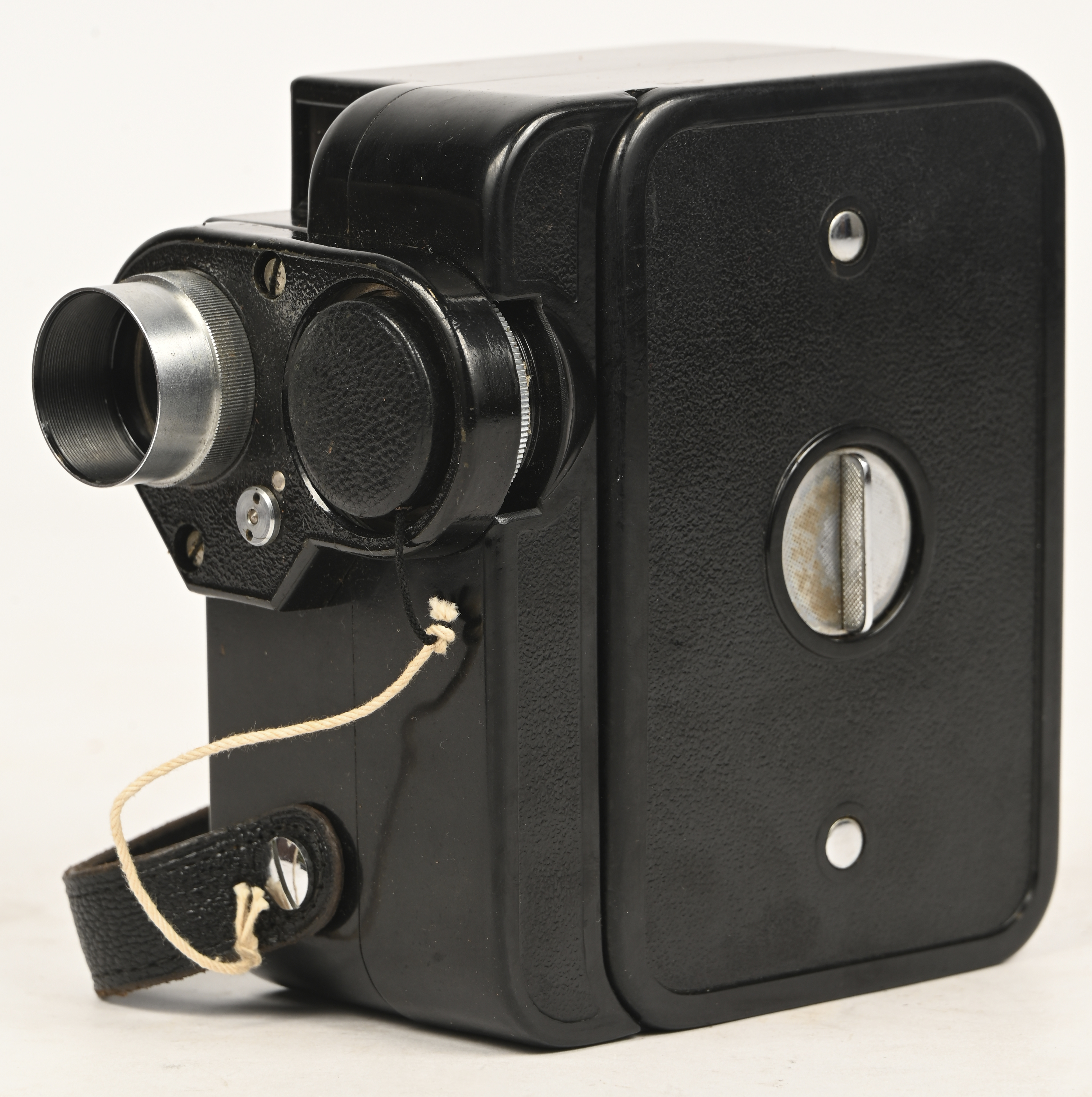 Een Eumig filmcamera, jaren 30 van de vorige eeuw. Diafragma stuk/ter restauratie Een Eumig filmcamera, jaren 30 van de vorige eeuw. Diafragma stuk/ter restauratie.