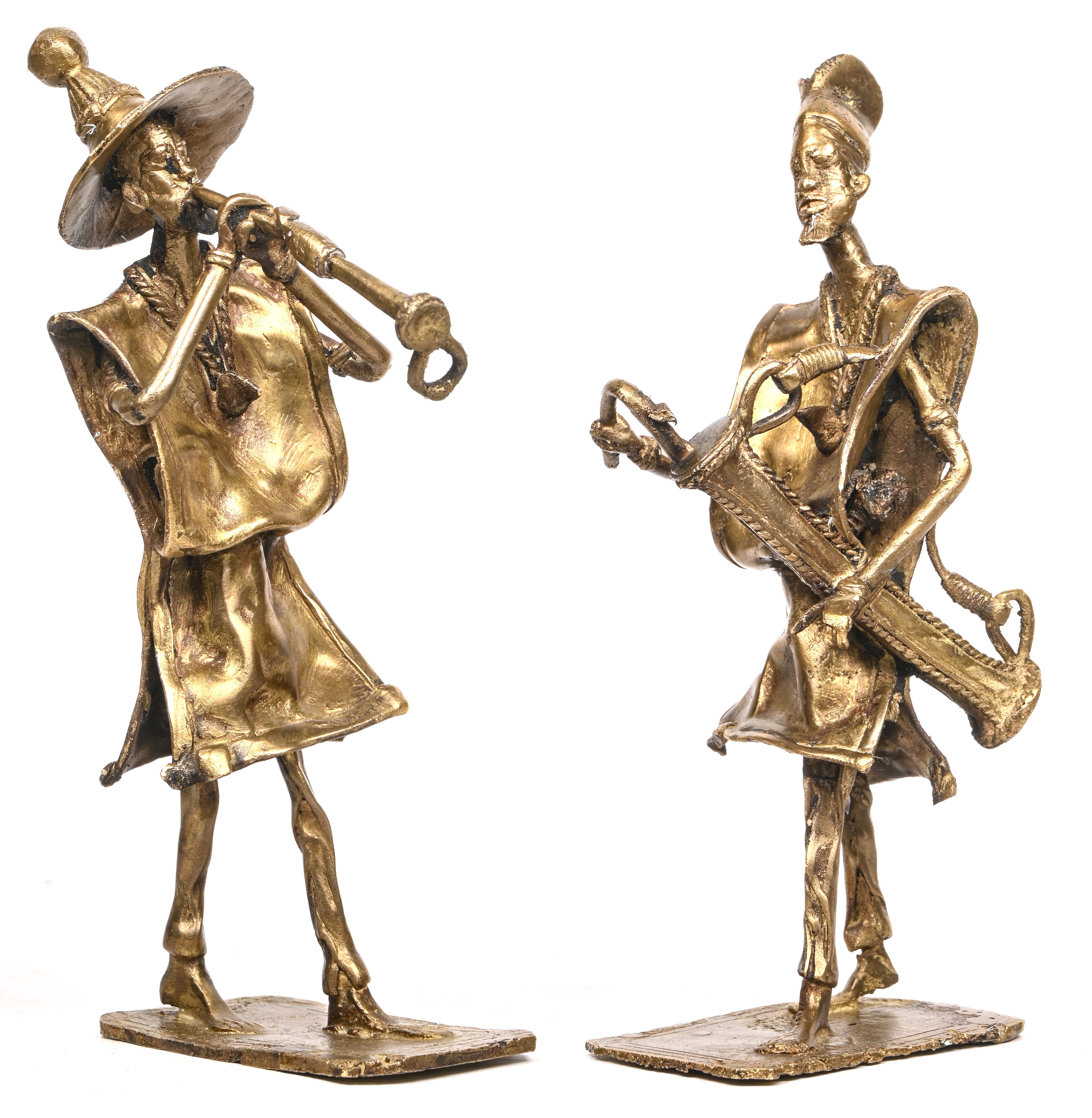 ‘Muzikanten’, een paar Afrikaanse bronzen beeldjes ‘Muzikanten’, een paar Afrikaanse bronzen beeldjes.