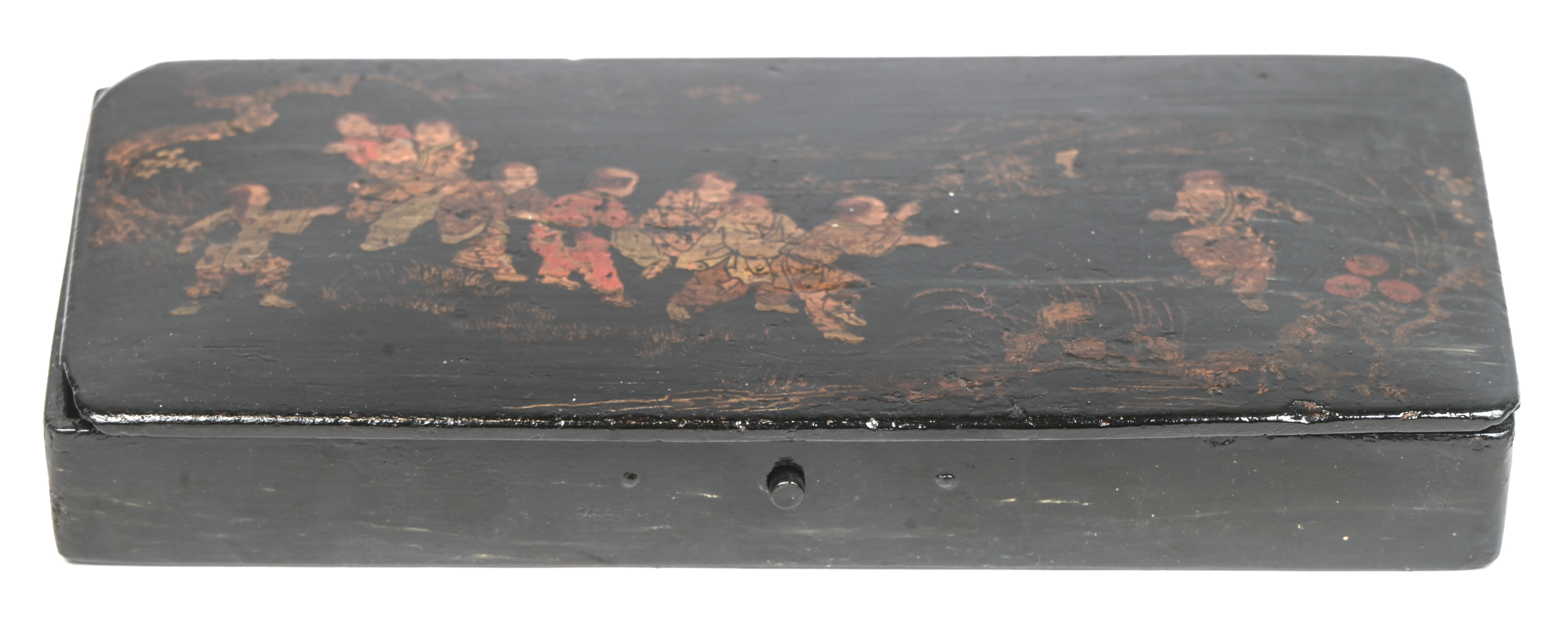 Een Japanse pennendoos van zwart gelakt hout Een Japanse pennendoos van zwart gelakt hout.
