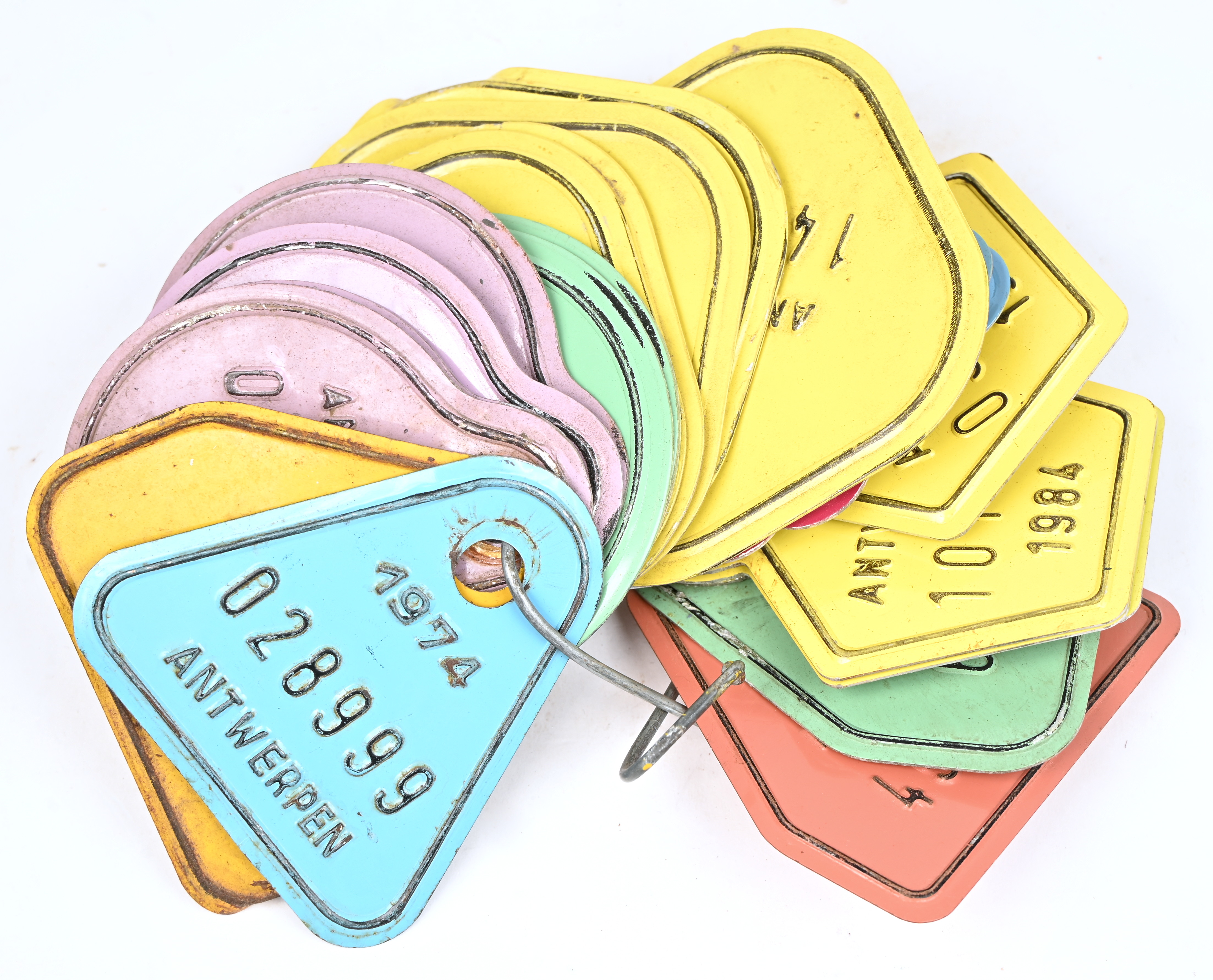 Een lot vintage fietsplaatjes. Antwerpen, jaren 70 en 80 Een lot vintage fietsplaatjes. Antwerpen, jaren 70 en 80.