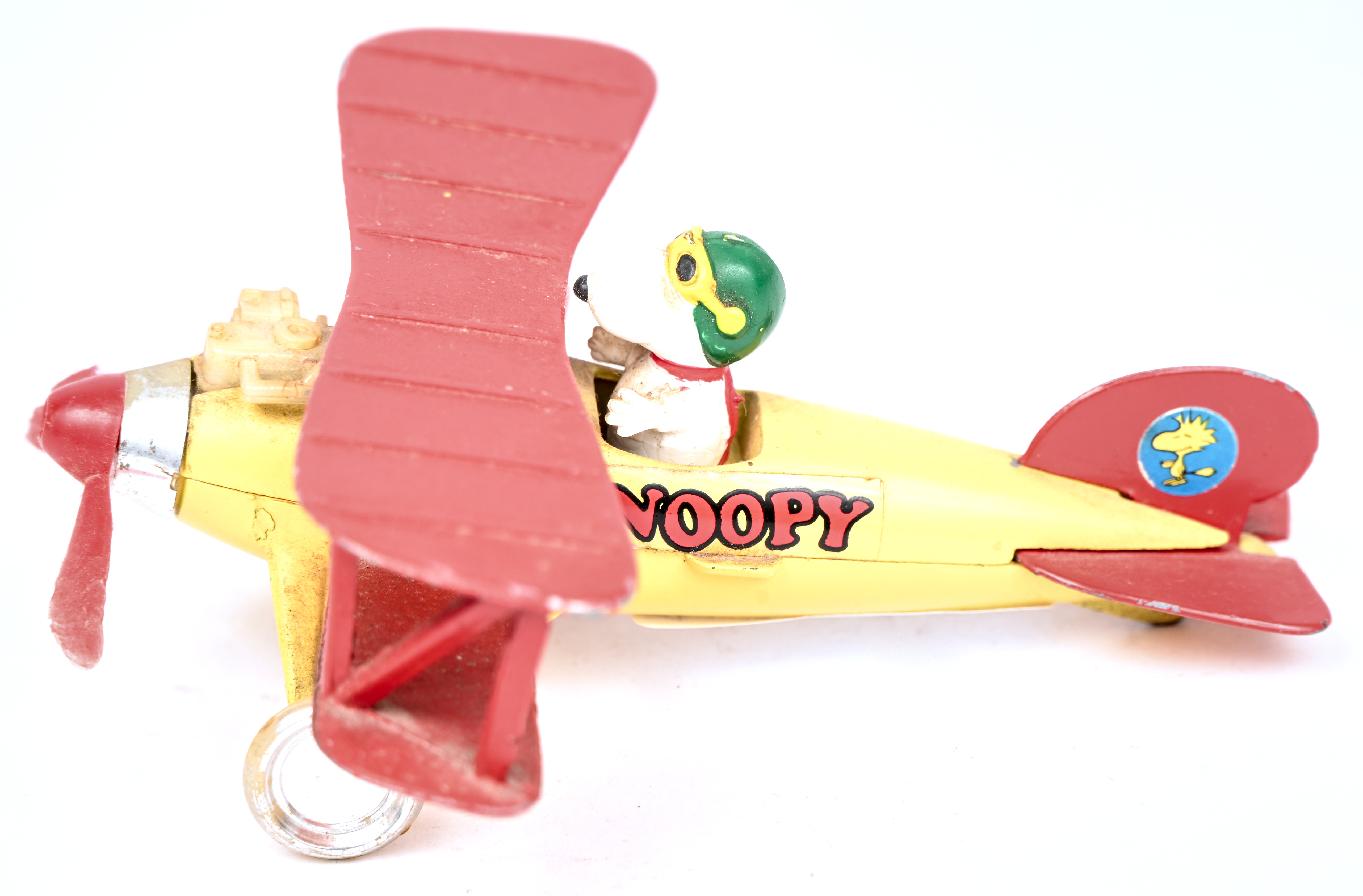 Een vintage diecast vliegtuigje bestuurd door Snoopy, 1965, Aviva Toy Een vintage diecast vliegtuigje bestuurd door Snoopy, 1965, Aviva Toy.