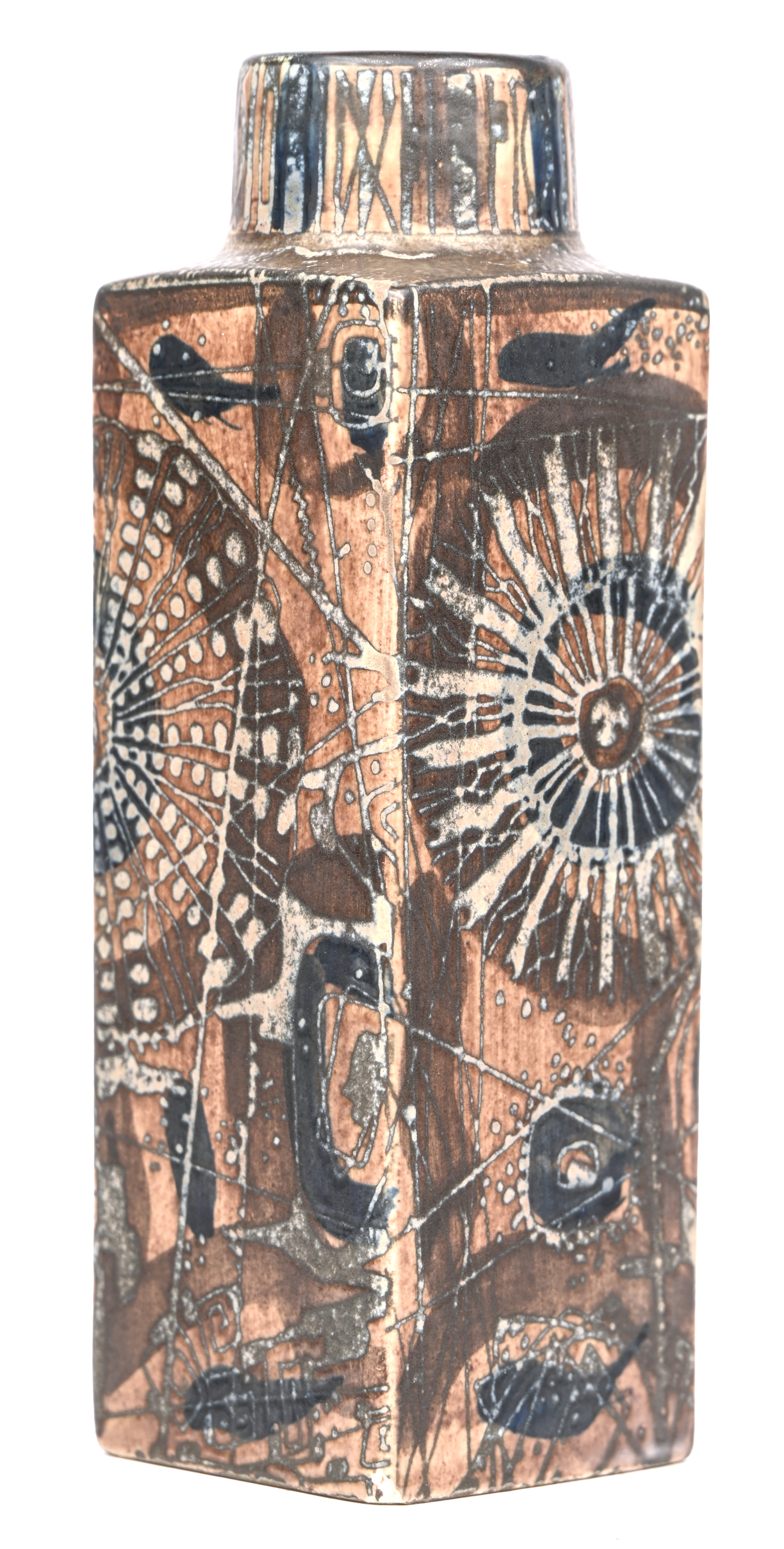 Een meerkleurig porseleinen design vaasje, gemerkt Royal Copenhagen Een meerkleurig porseleinen design vaasje, gemerkt Royal Copenhagen.