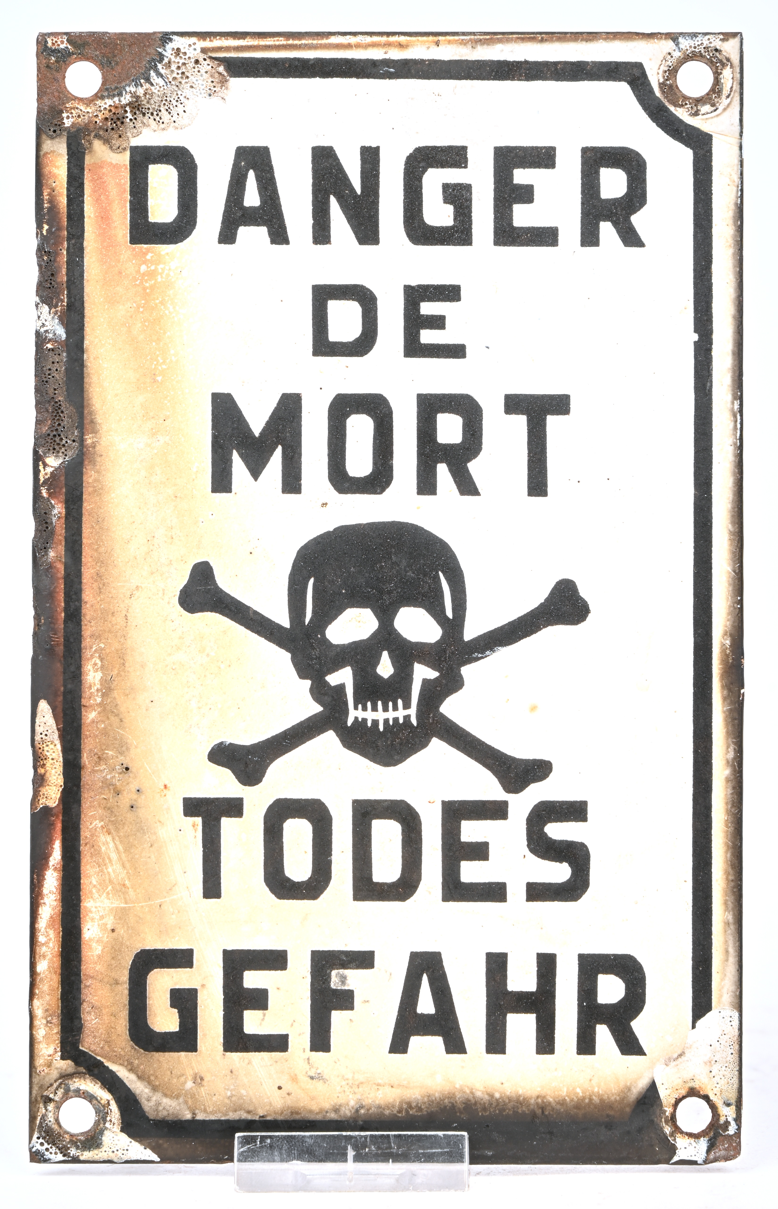 “Danger de Mort”, een oud emaille plaatje “Danger de Mort”, een oud emaille plaatje.