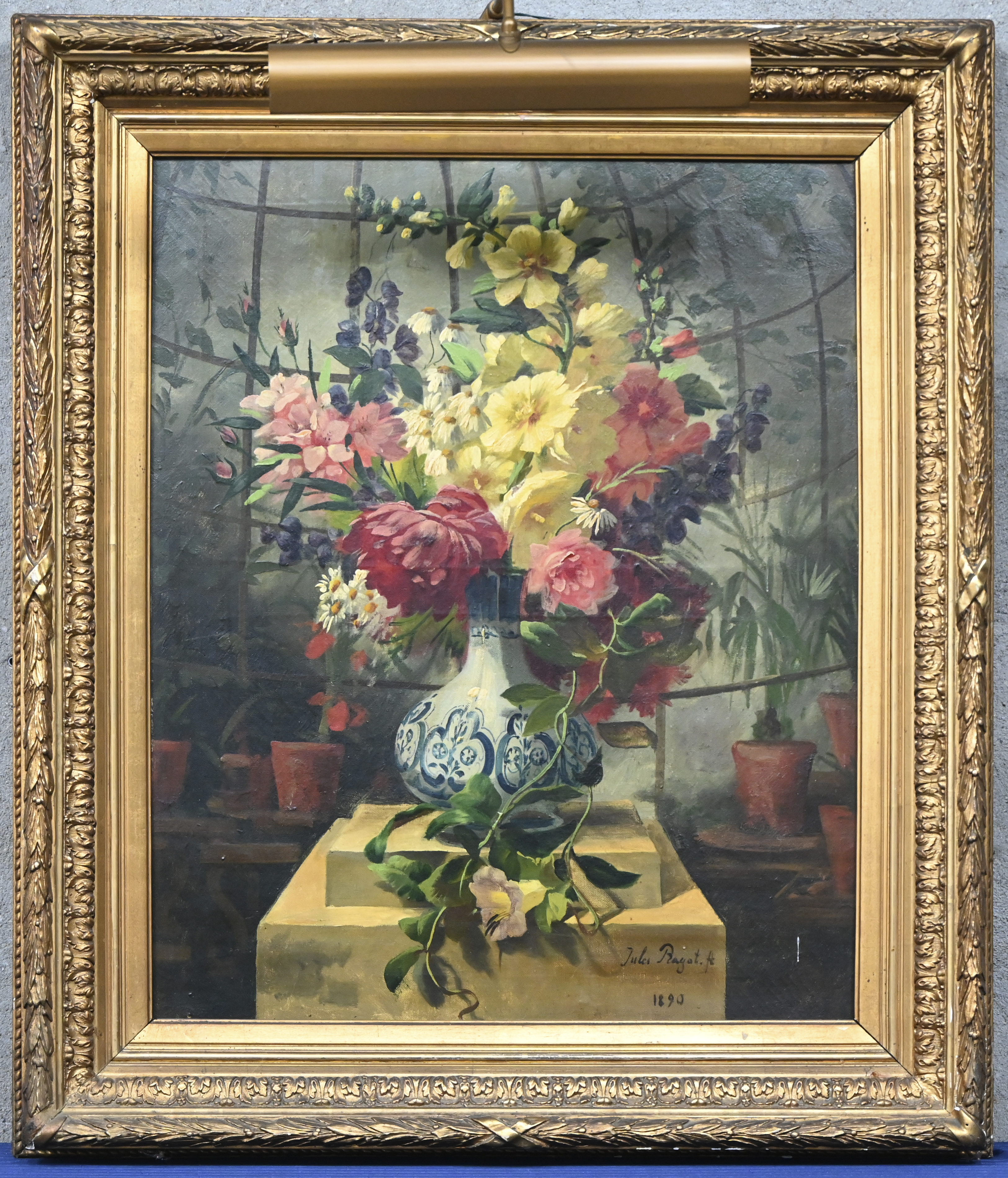“Bloemenstilleven”, een schilderij, olieverf op doek met vergulde kader en schilderijverlichting. Centraal kleine schade aan het doek. Gesigneerd en gedateerd, 1890 “Bloemenstilleven”, een schilderij, olieverf op doek met vergulde kader en schilderijverlichting. Centraal kleine schade aan het doek. Gesigneerd en gedateerd, 1890.