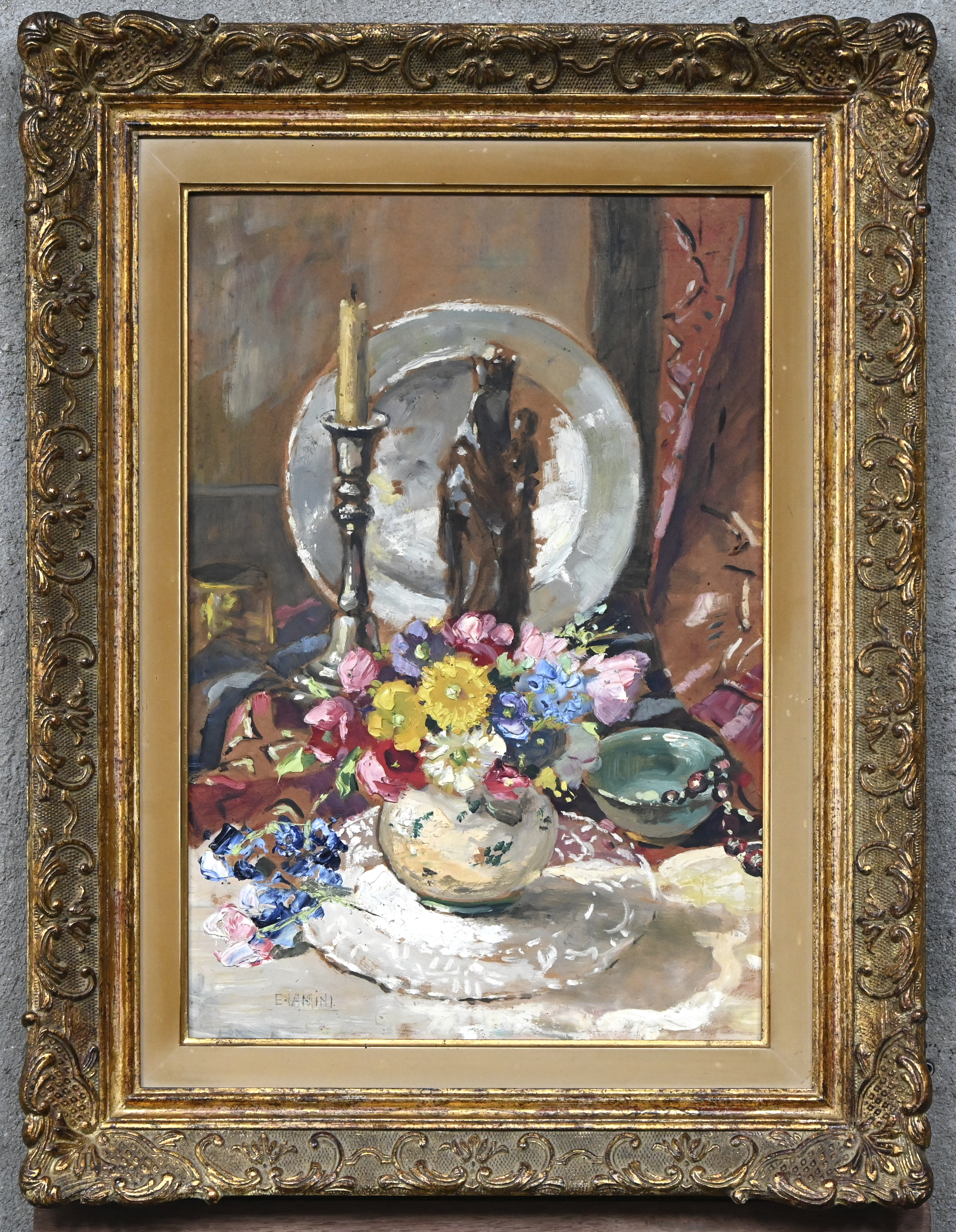 ‘Stilleven met bloemenvaas en kandelaar’, olieverf op paneel ‘Stilleven met bloemenvaas en kandelaar’, olieverf op paneel.