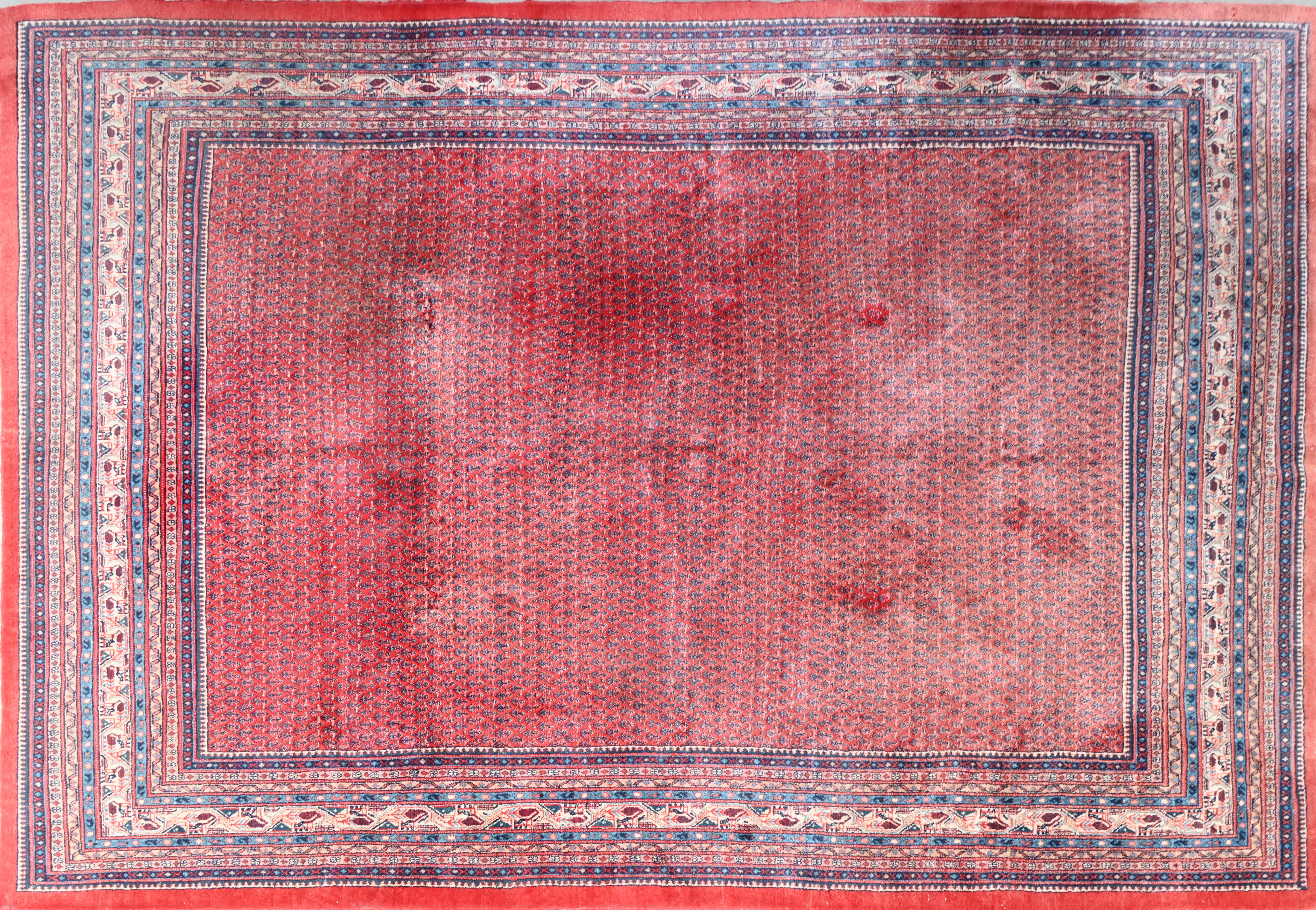 Een handgeknoopt Oosters tapijt, wol Een handgeknoopt Oosters tapijt, wol.