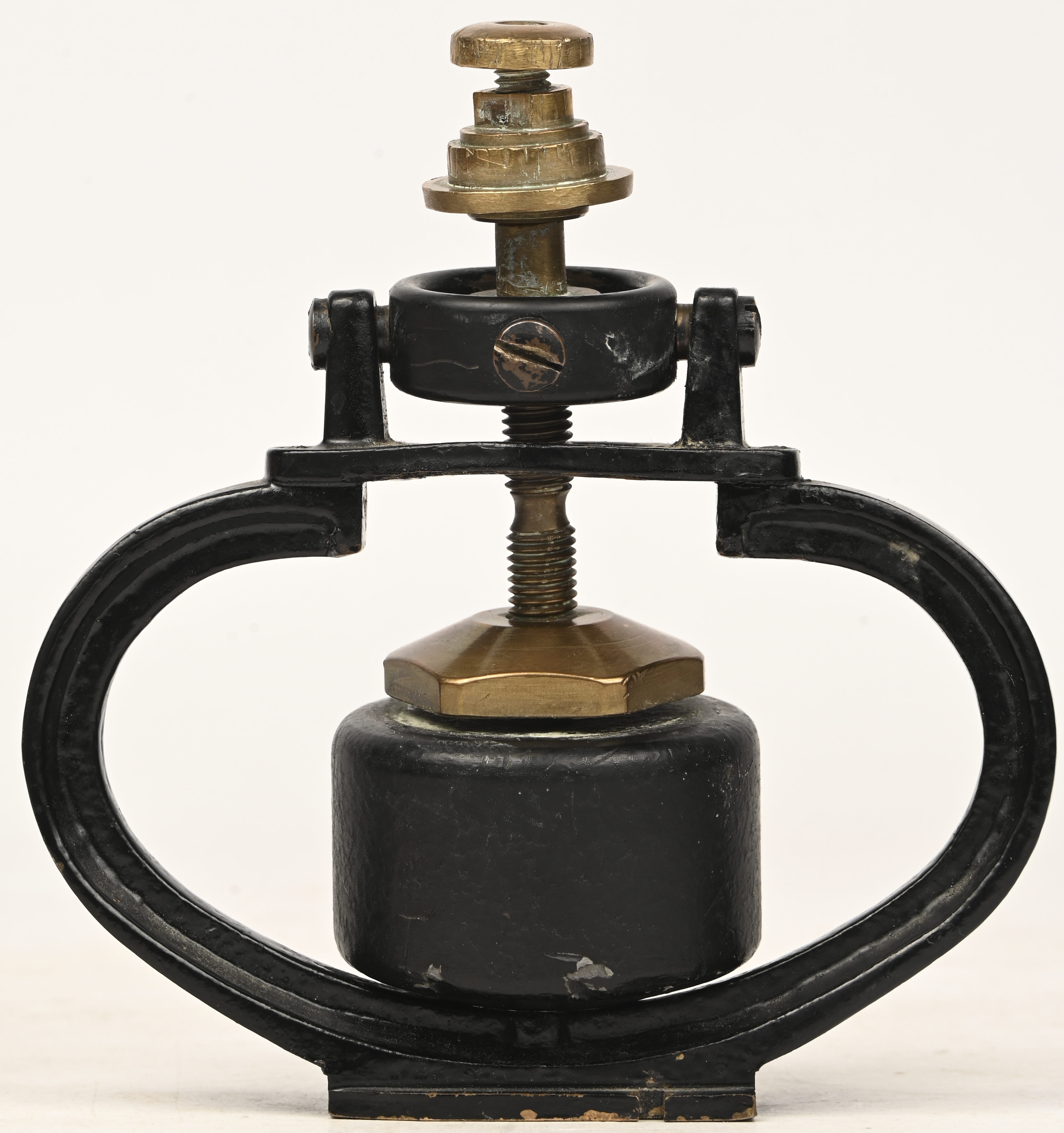 Een object van messing van (vermoedelijk) maritieme oorsprong Een object van messing van (vermoedelijk) maritieme oorsprong.