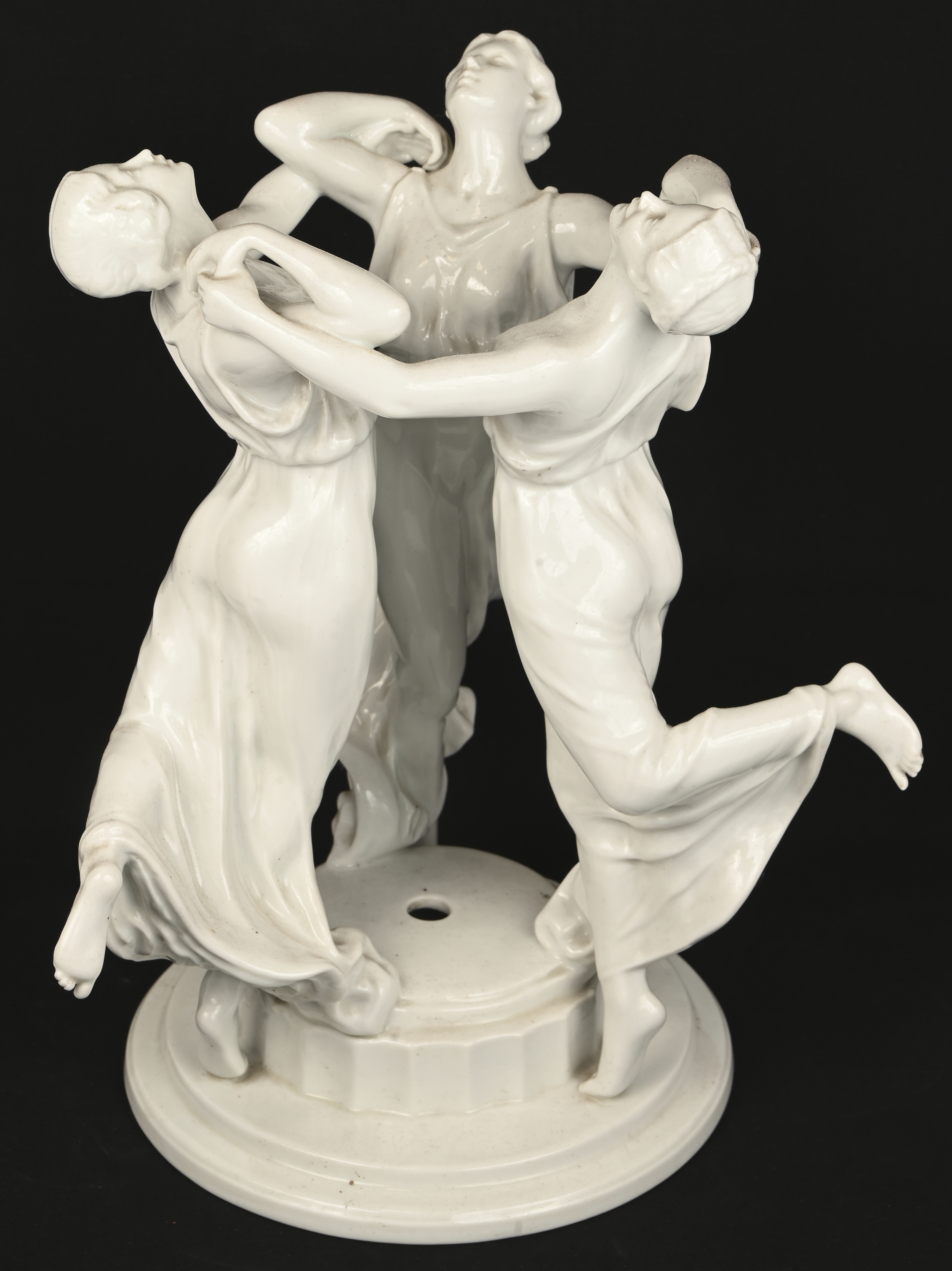 “De drie Gratiën.” Een wit porseleinen lampenvoet naar Karl Himmelstoss. Middenste kolom ontbreekt. Gemerkt Rosenthal Bavaria “De drie Gratiën.” Een wit porseleinen lampenvoet naar Karl Himmelstoss. Middenste kolom ontbreekt. Gemerkt Rosenthal Bavaria.