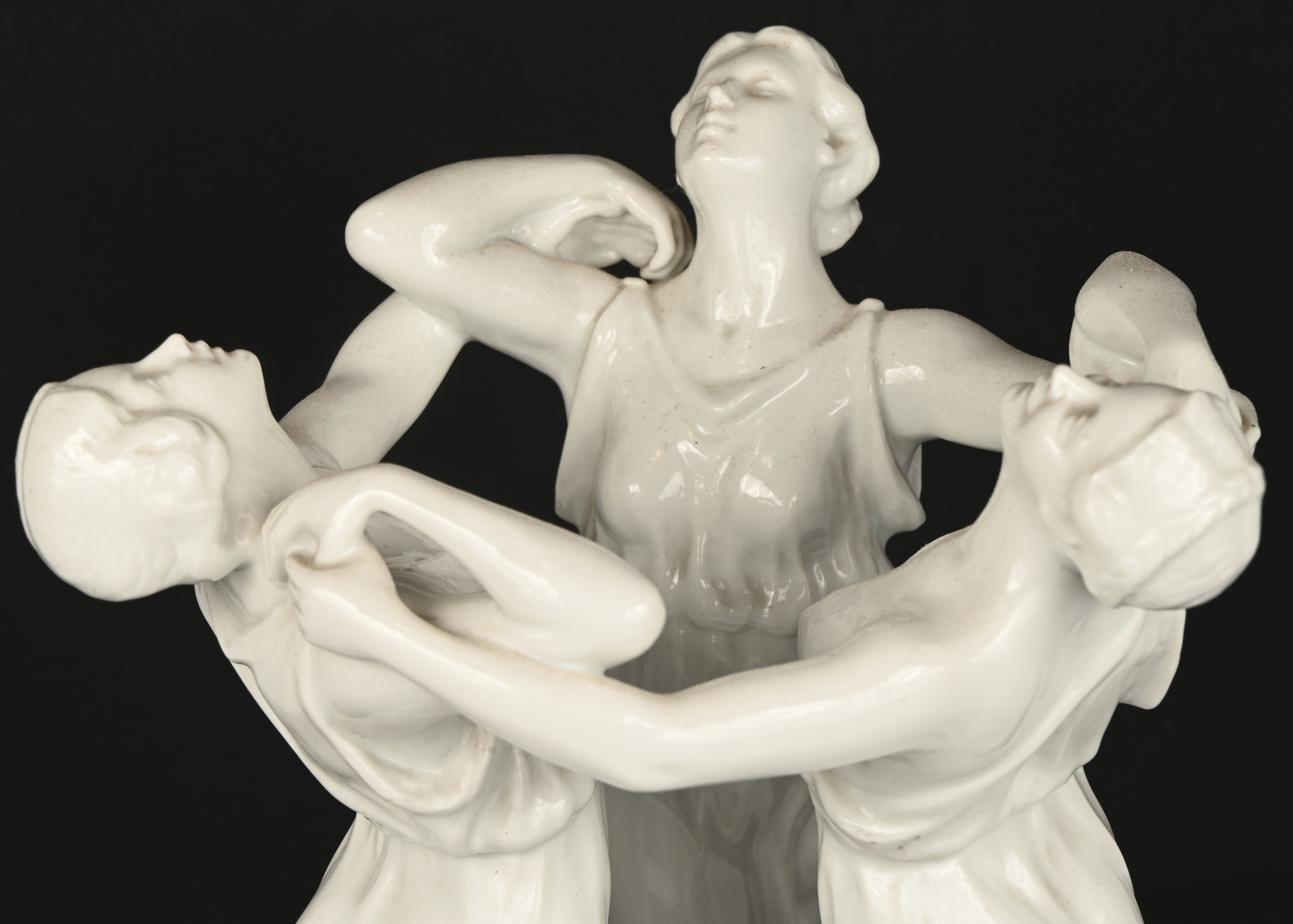 “De drie Gratiën.” Een wit porseleinen lampenvoet naar Karl Himmelstoss. Middenste kolom ontbreekt. Gemerkt Rosenthal Bavaria “De drie Gratiën.” Een wit porseleinen lampenvoet naar Karl Himmelstoss. Middenste kolom ontbreekt. Gemerkt Rosenthal Bavaria.