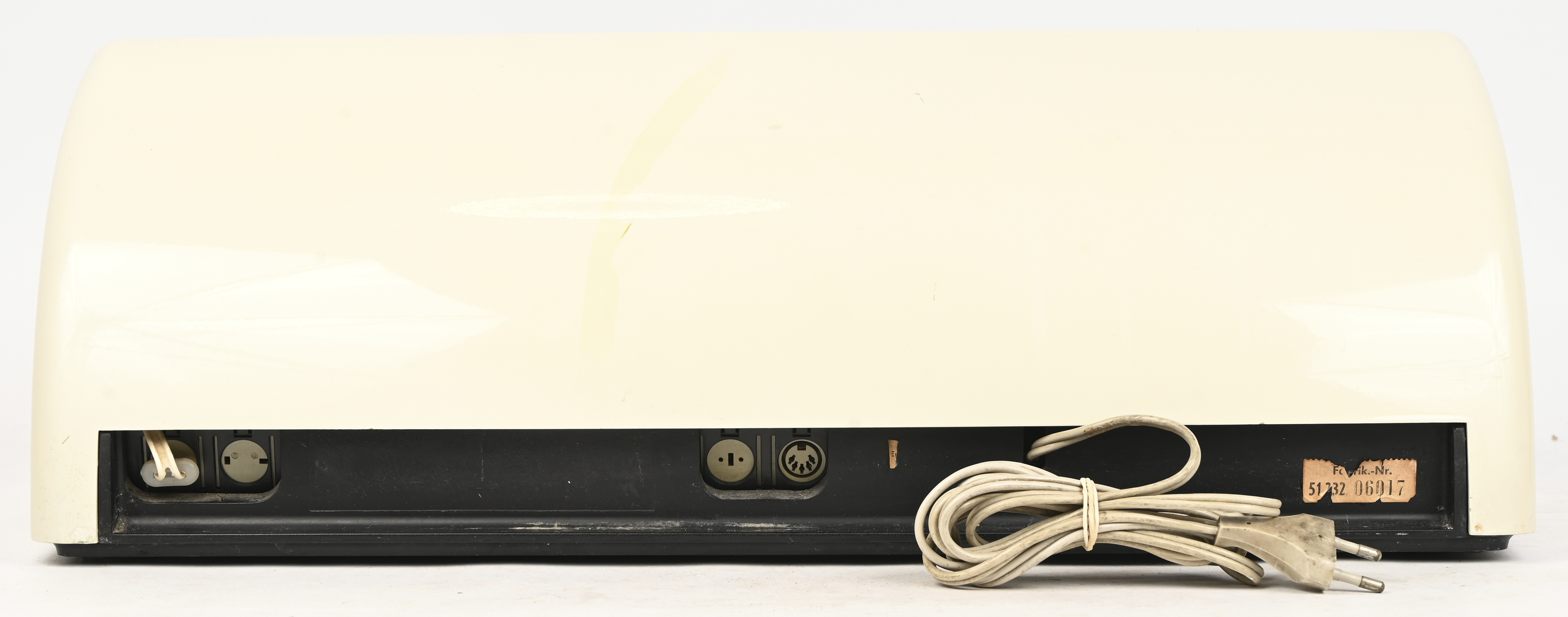 Een vintage Loewe Opta radio. R11 line 2001, space age design (1971) Een vintage Loewe Opta radio. R11 line 2001, space age design (1971).