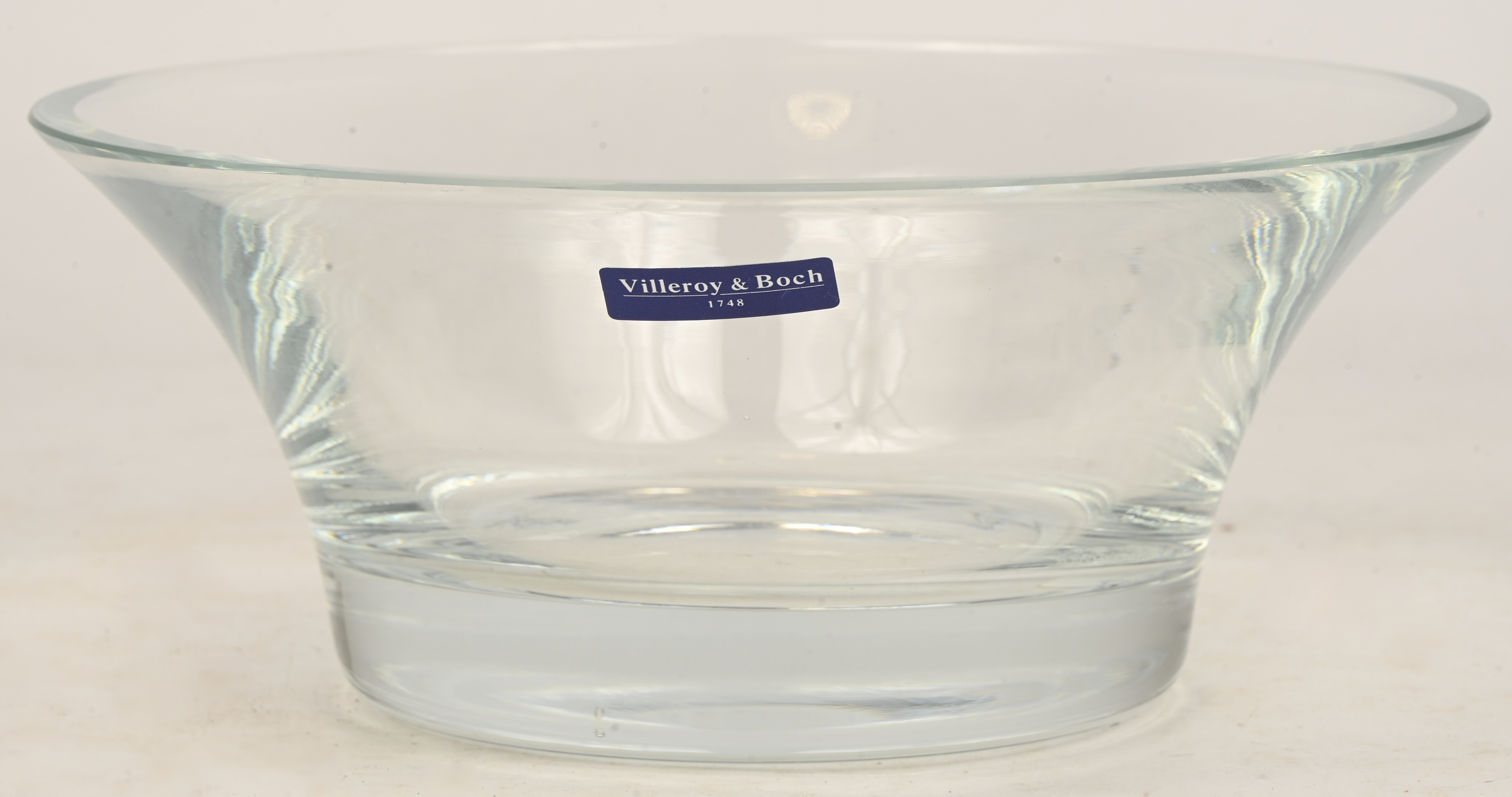 Een kristallen schaal, gemerkt Villeroy & Boch. In originele verpakking Een kristallen schaal, gemerkt Villeroy & Boch. In originele verpakking.