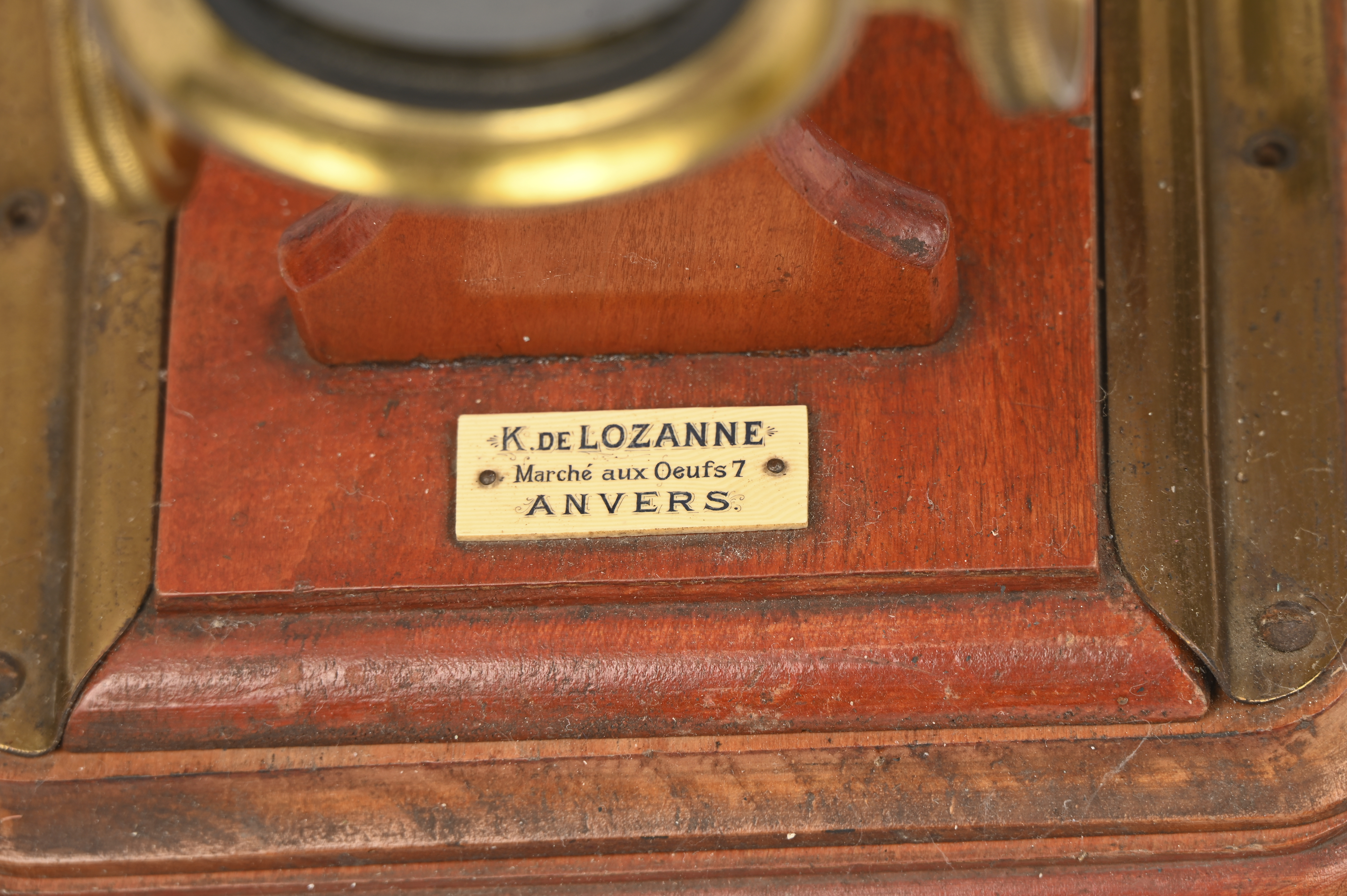 ‘Toverlantaarn’, een antieke projector in houten koffertje ‘Toverlantaarn’, een antieke projector in houten koffertje.