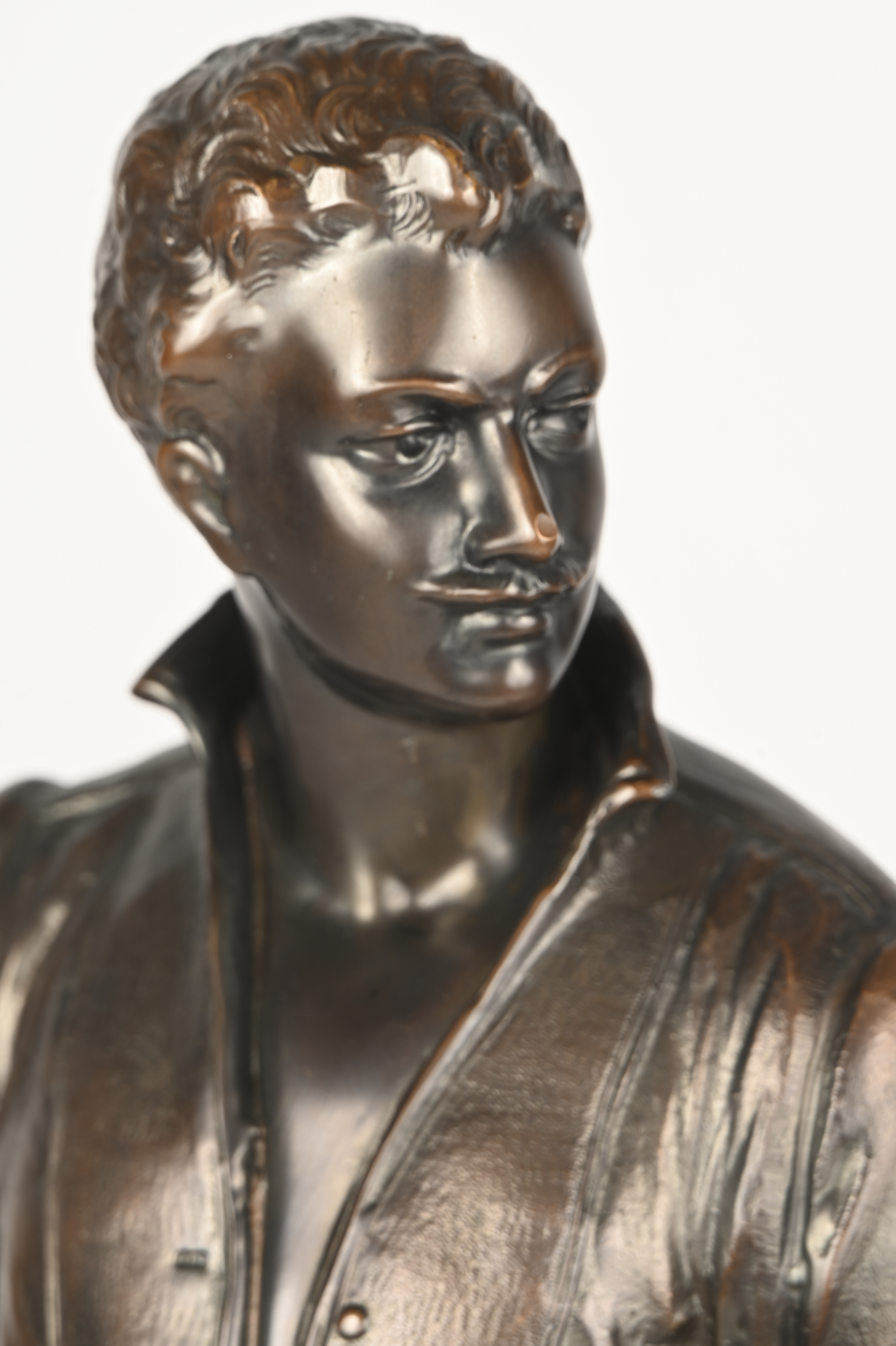 “De schermer’, een zamakken beeld, gesigneerd Ch. Massé “De schermer’, een zamakken beeld, gesigneerd Ch. Massé.