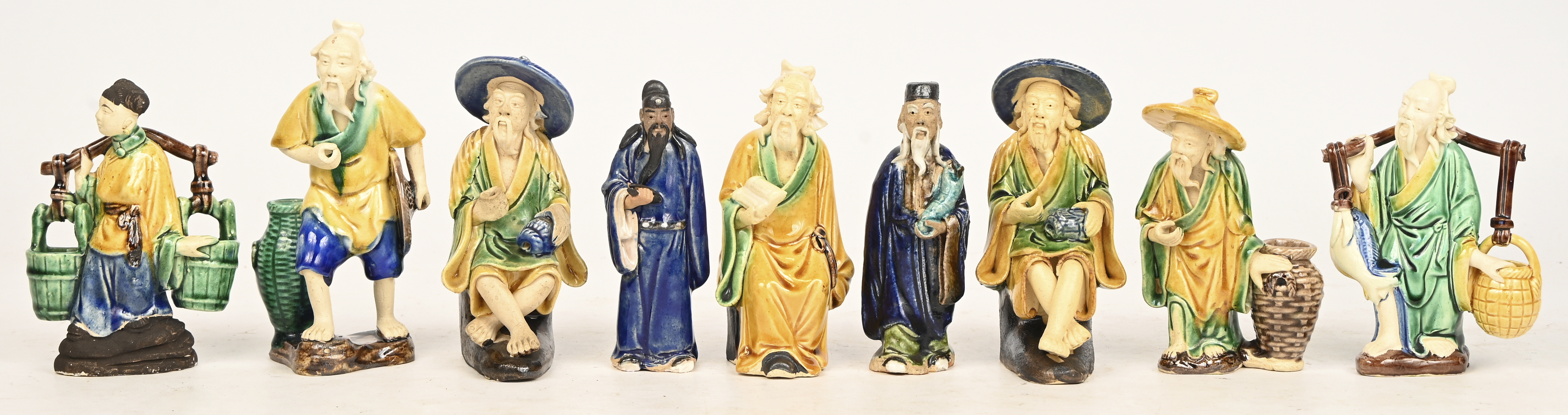 Een lot van 23 Chinese keramische ‘Mudmen’ beeldjes Een lot van 23 Chinese keramische ‘Mudmen’ beeldjes.