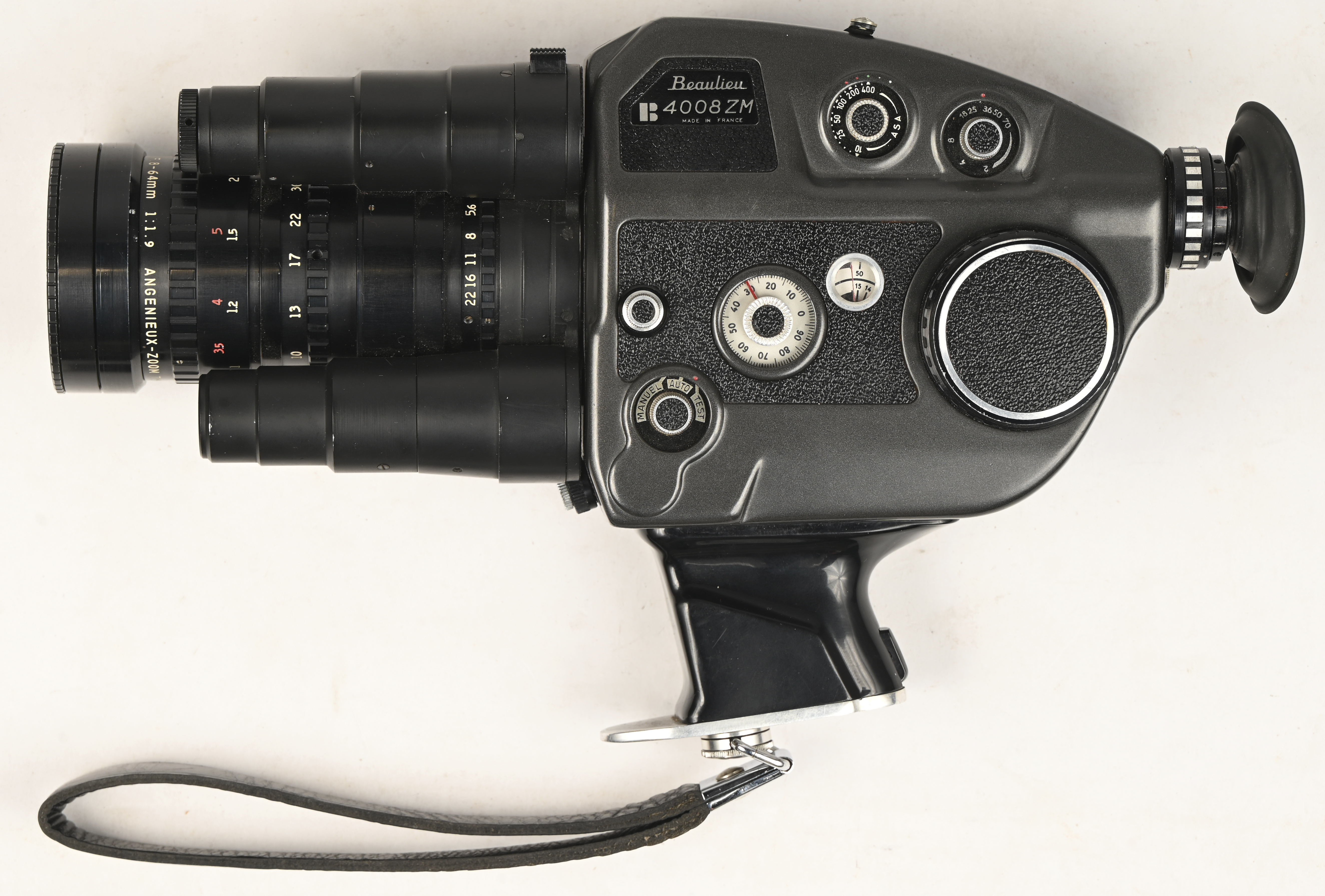 Een vintage super 8 camera, Bolex Beaulieu 4800 ZM. Met folders en toebehoren Een vintage super 8 camera, Bolex Beaulieu 4800 ZM. Met folders en toebehoren.