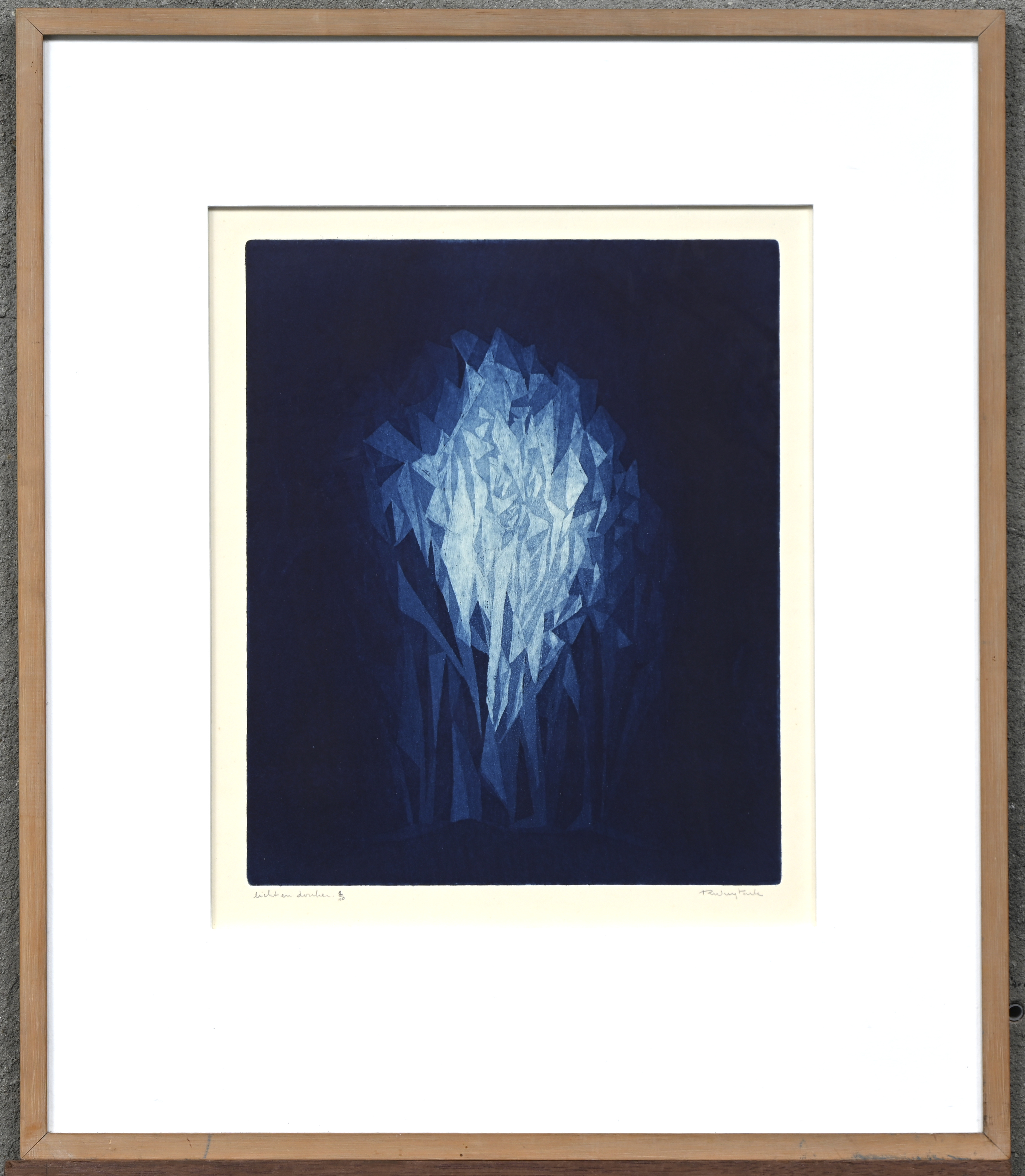 ‘Licht En Donker’, een kleurenets in blauwtinten. Getekend en genummerd; 2/10 ‘Licht En Donker’, een kleurenets in blauwtinten. Getekend en genummerd; 2/10.