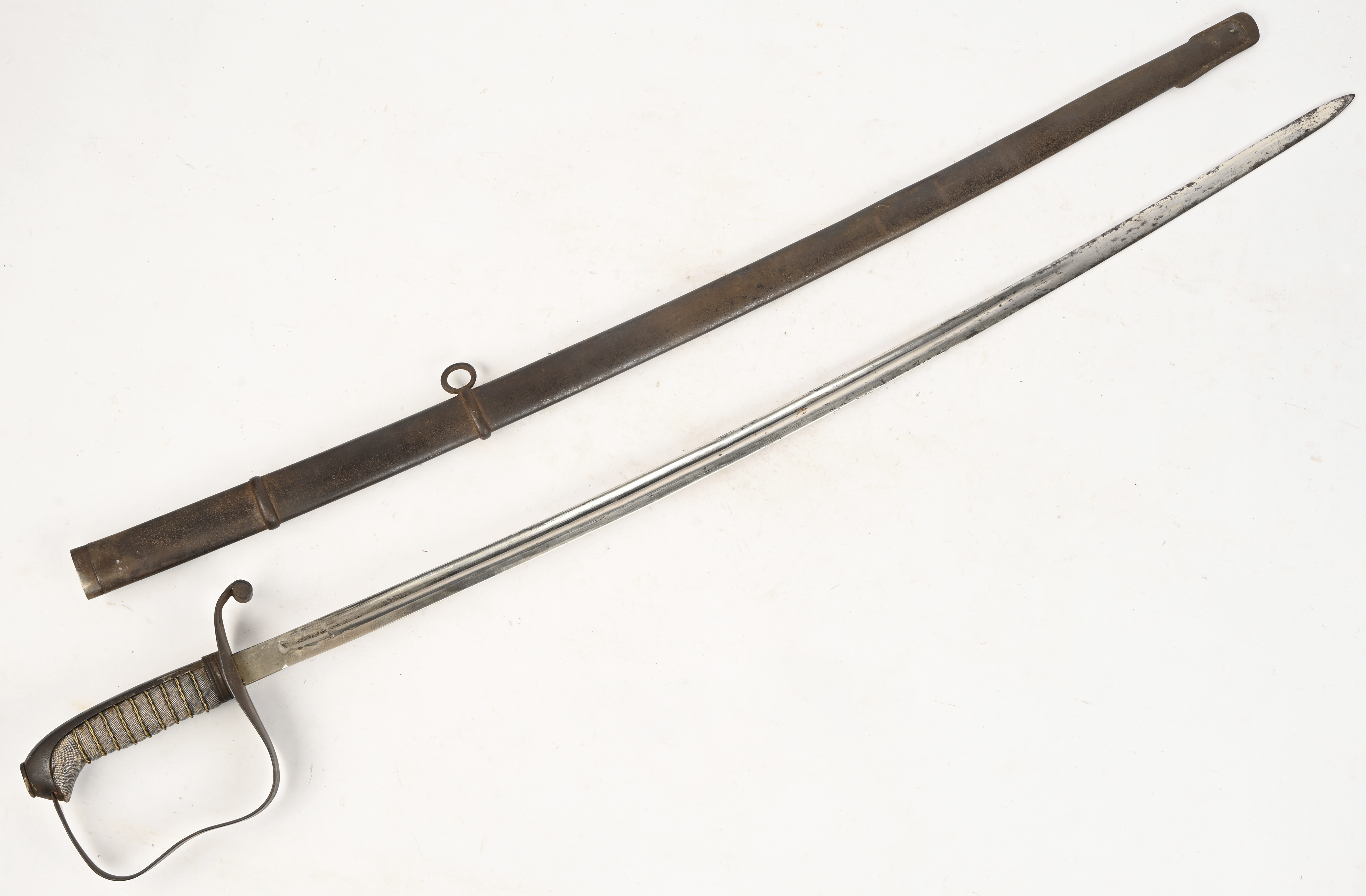 Een Oostenrijkse officierssabel met handvat in roggenhuid Een Oostenrijkse officierssabel met handvat in roggenhuid.