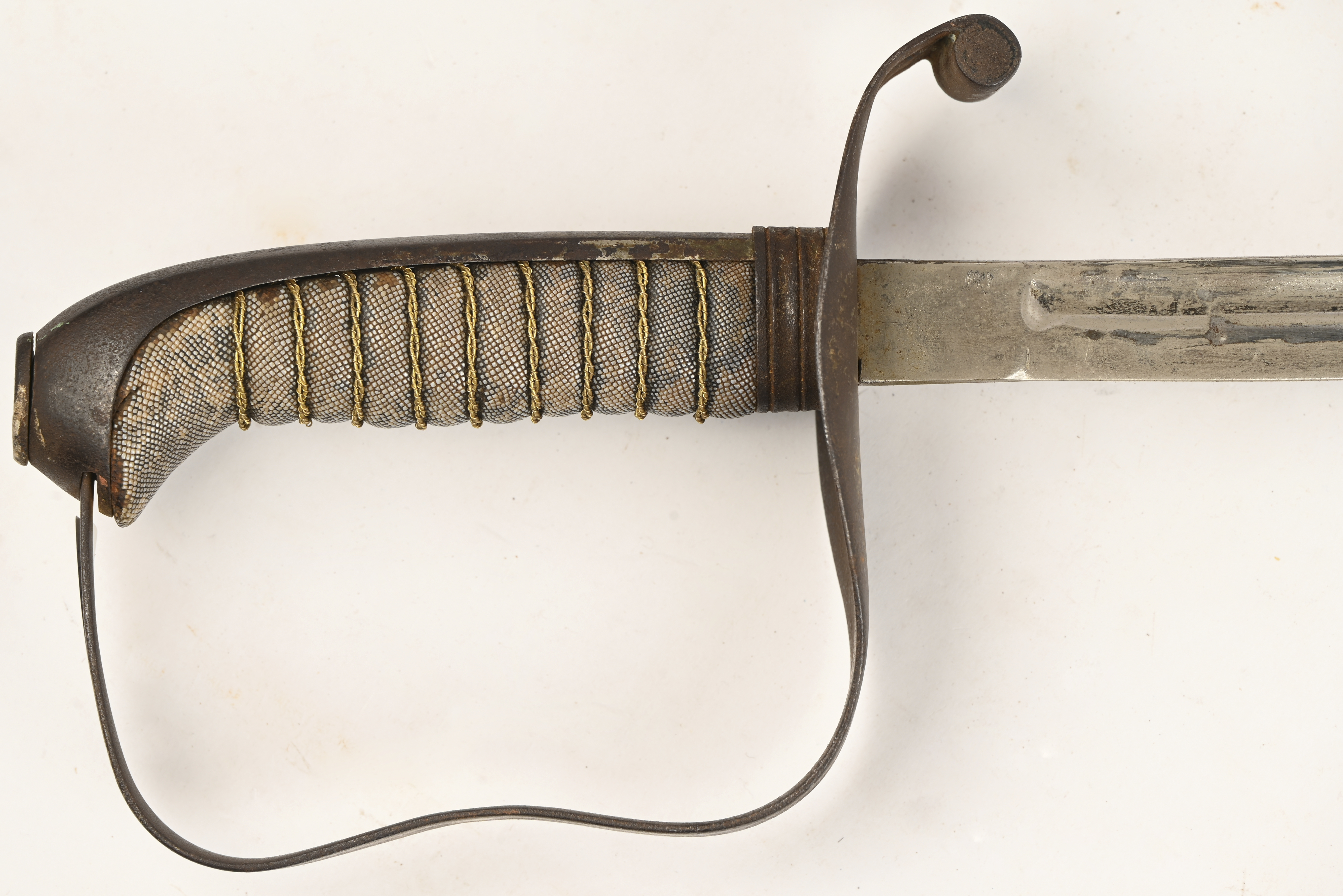 Een Oostenrijkse officierssabel met handvat in roggenhuid Een Oostenrijkse officierssabel met handvat in roggenhuid.