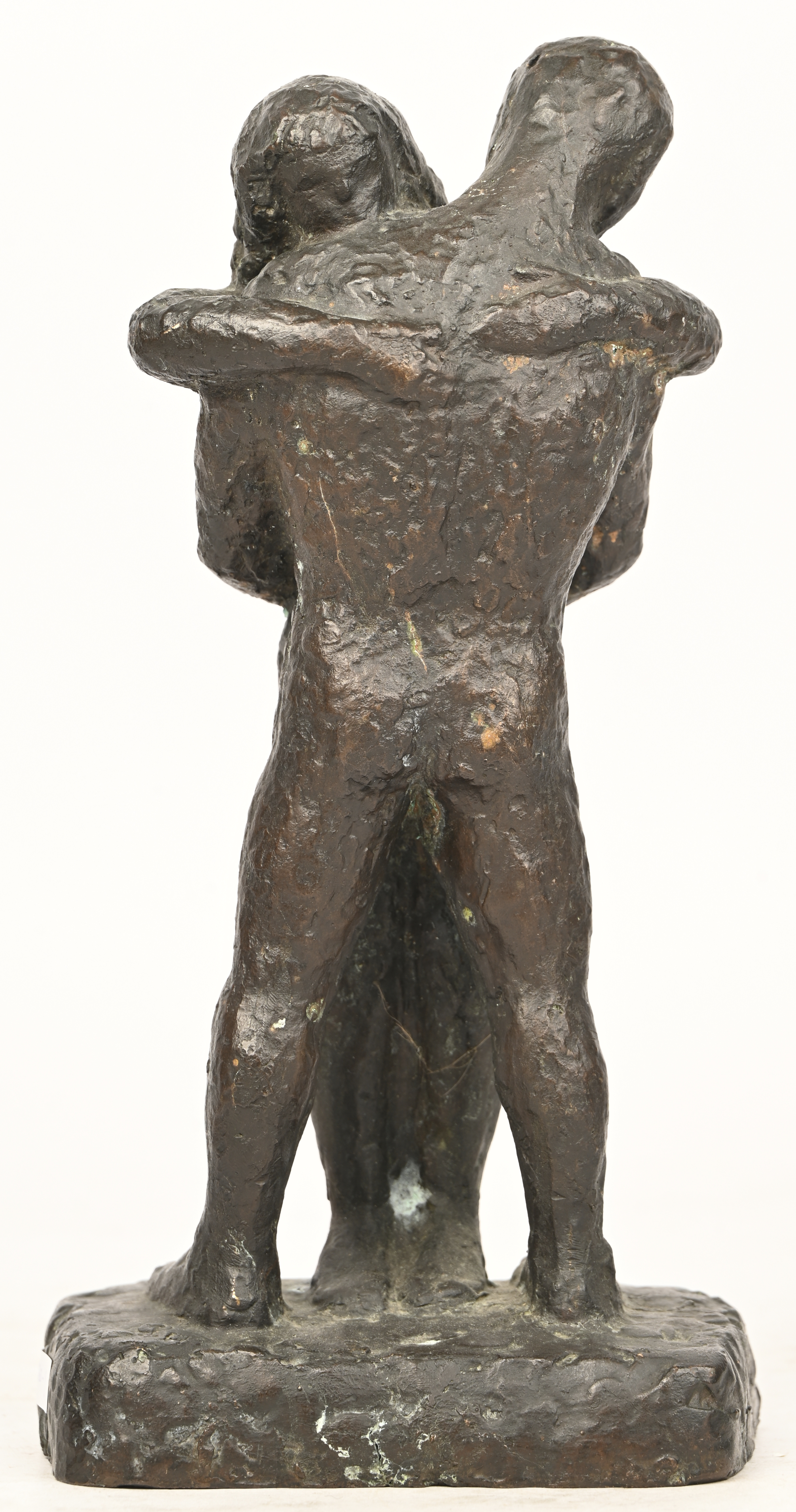 “De omhelzing.” Bronzen beeld van een man en vrouw. Genummerd 3/6. Gesigneerd op de voet “De omhelzing.” Bronzen beeld van een man en vrouw. Genummerd 3/6. Gesigneerd op de voet.
