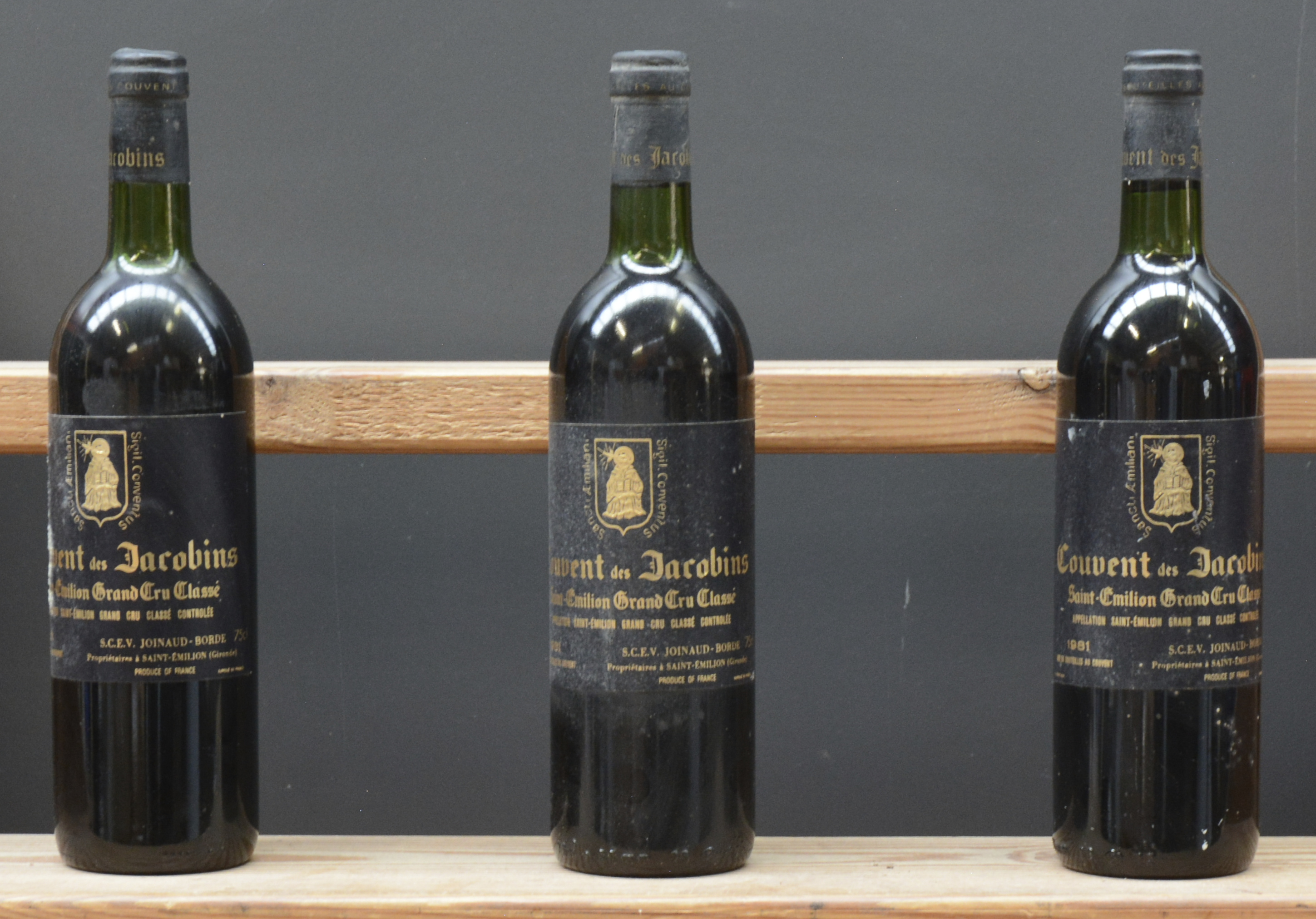 Couvent des Jacobins A.C. St-Emilion grand cru classé M.C Couvent des Jacobins A.C. St-Emilion grand cru classé M.C. 1981 aantal: 3 bt