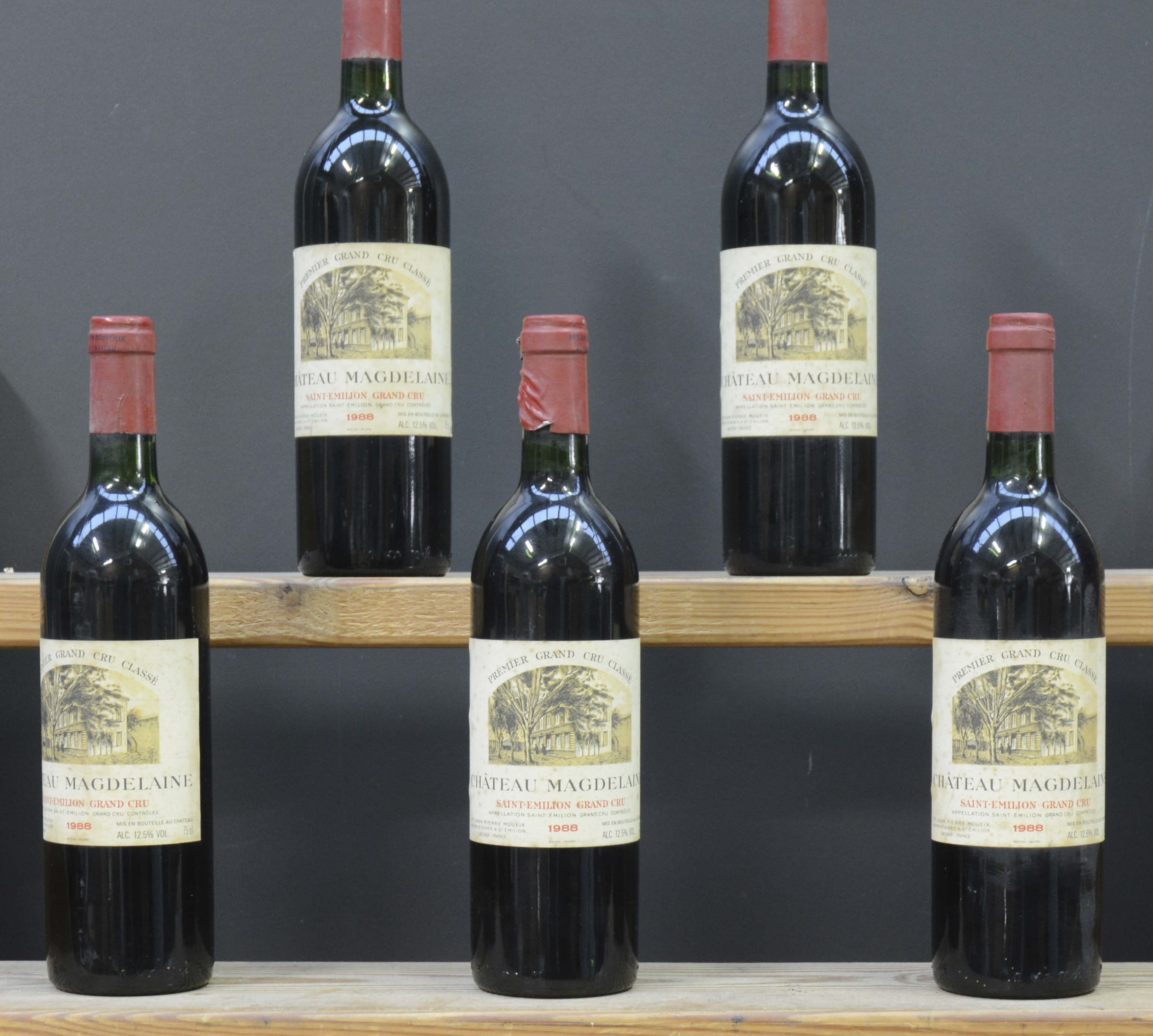 Ch. Magdelaine A.C. St-Emilion 1e grand cru classé M.C Ch. Magdelaine A.C. St-Emilion 1e grand cru classé M.C. 1988 aantal: 5 bt