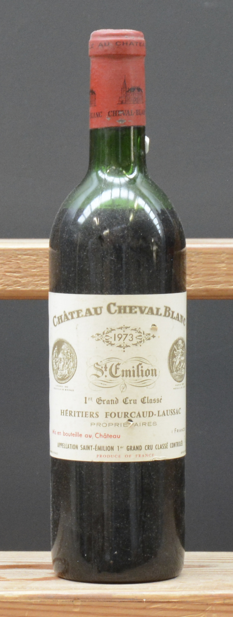 Ch. Cheval Blanc A.C. St-Emilion 1e grand cru classé M.C Ch. Cheval Blanc A.C. St-Emilion 1e grand cru classé M.C. 1973 aantal: 1 bt ms