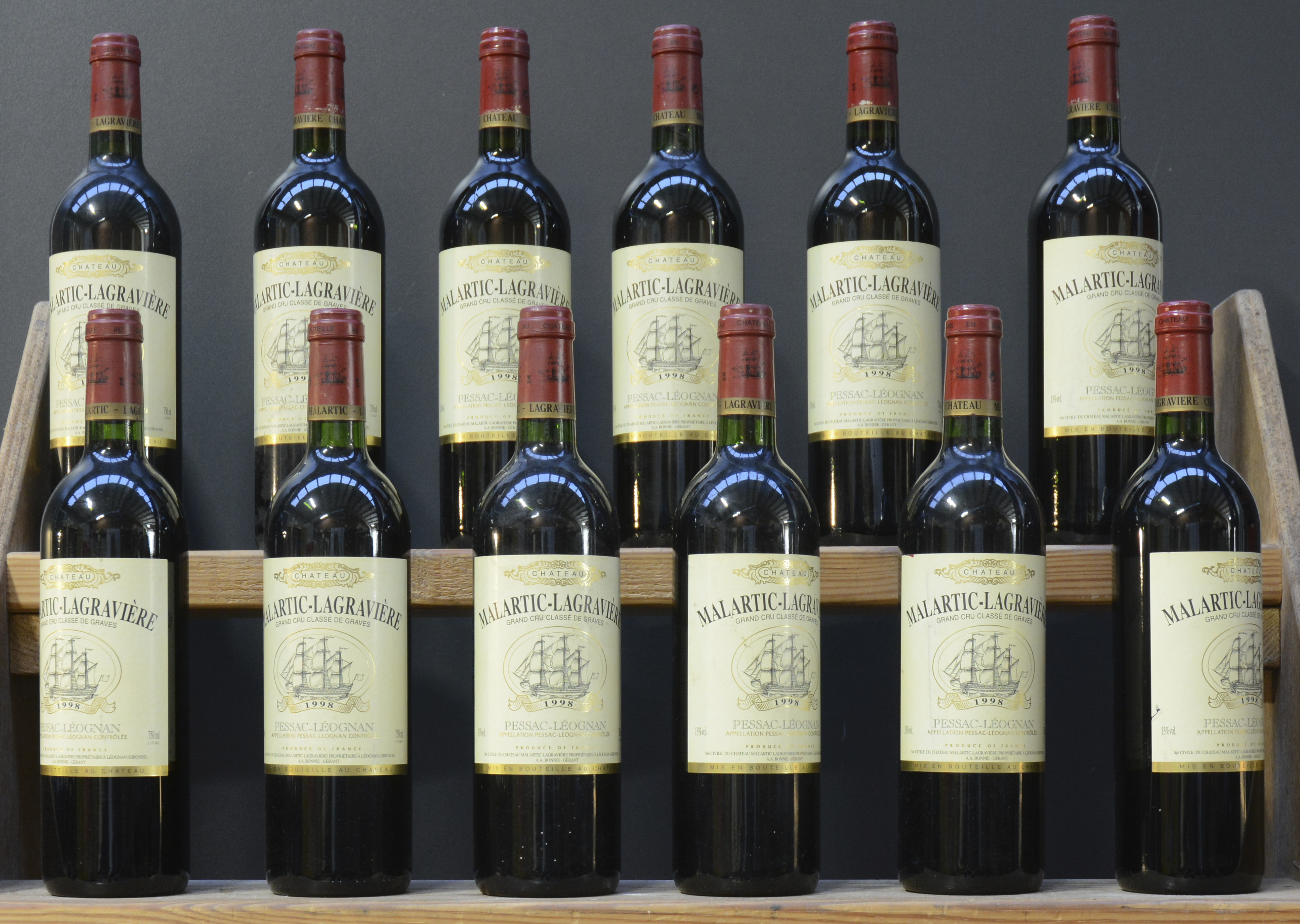 Ch. Malartic-Lagravière A.C. Pessac-Léognan Grand cru classé M.C Ch. Malartic-Lagravière A.C. Pessac-Léognan Grand cru classé M.C. 1998 aantal: 12 bt