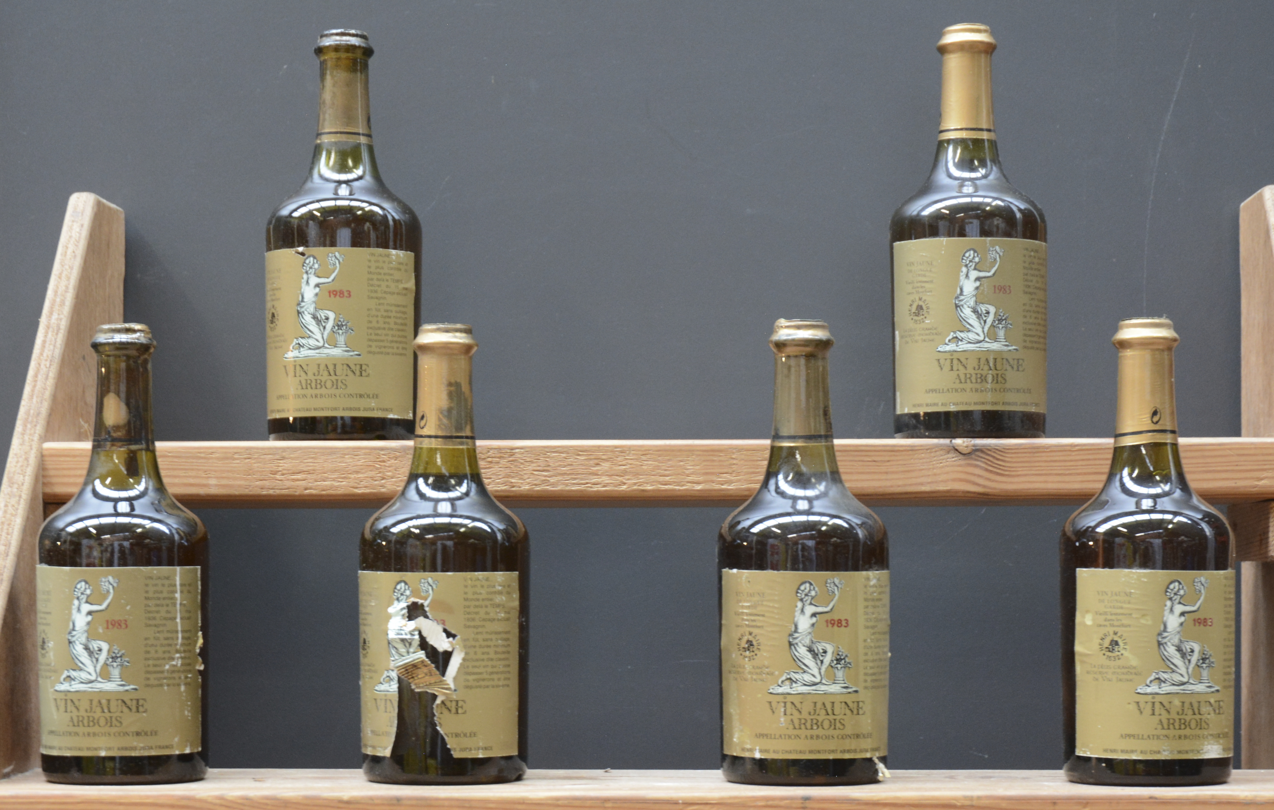 Vin Jaune A.C. Arbois Henri Maire, Ch. Montfort Arbois M.O Vin Jaune A.C. Arbois Henri Maire, Ch. Montfort Arbois M.O. 1983 aantal: 6 bt