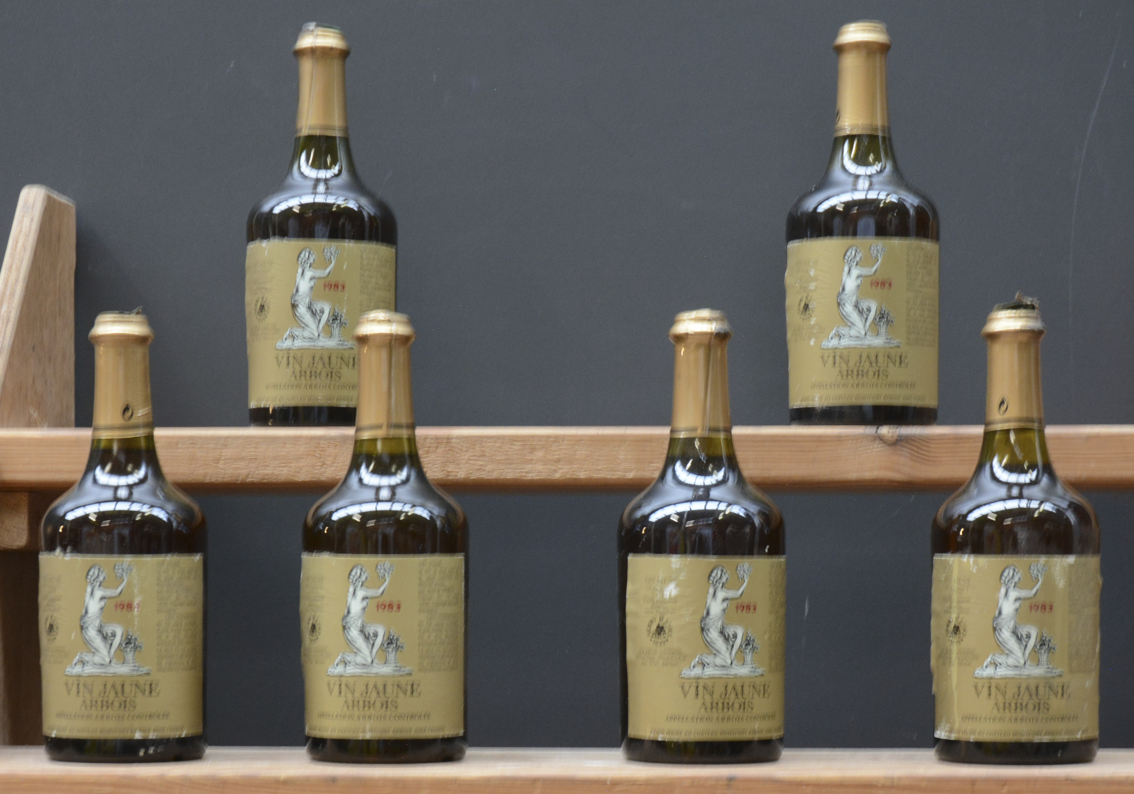 Vin Jaune A.C. Arbois Henri Maire, Ch. Montfort Arbois M.O Vin Jaune A.C. Arbois Henri Maire, Ch. Montfort Arbois M.O. 1983 aantal: 6 bt