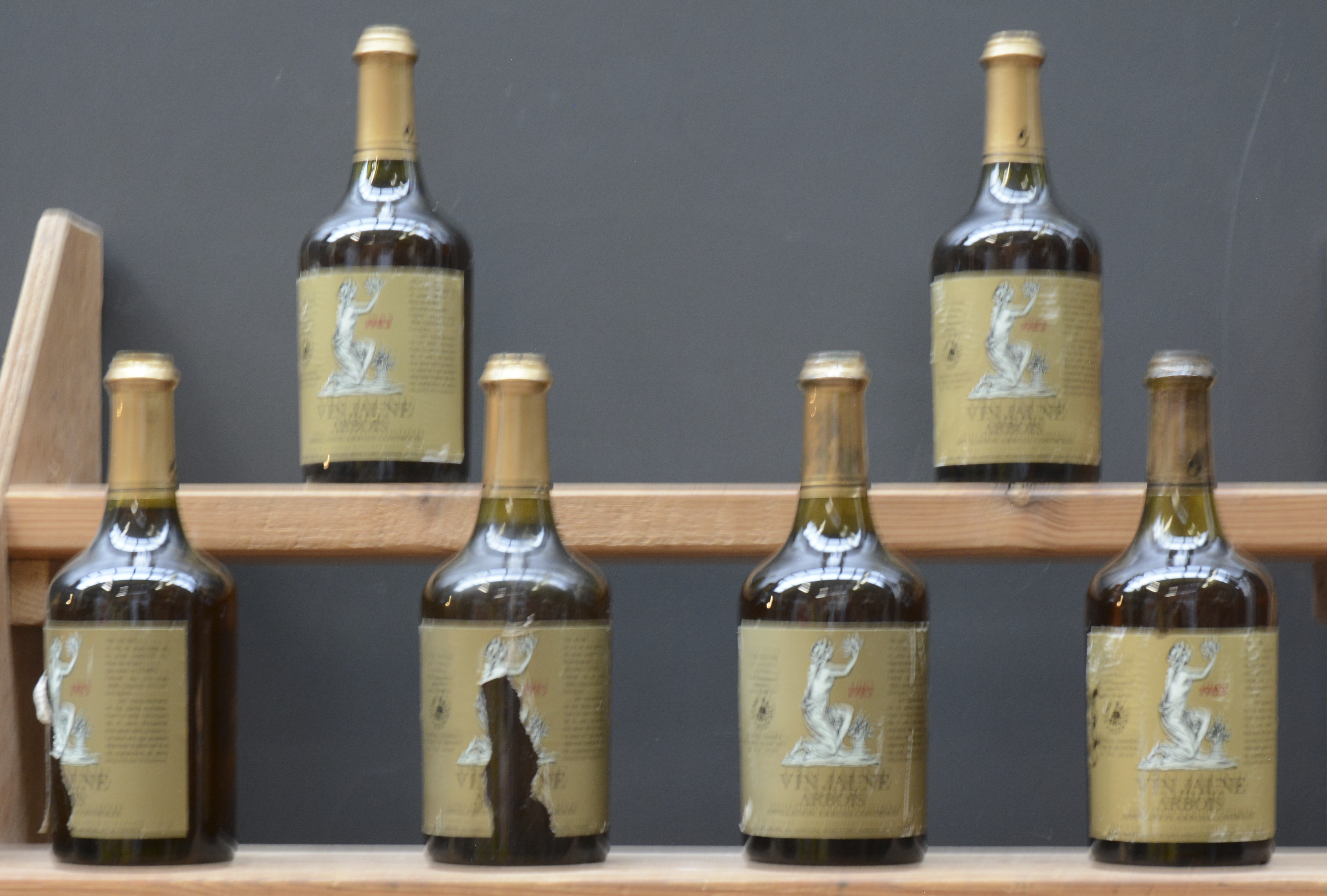 Vin Jaune A.C. Arbois Henri Maire, Ch. Montfort Arbois M.O Vin Jaune A.C. Arbois Henri Maire, Ch. Montfort Arbois M.O. 1983 aantal: 6 bt