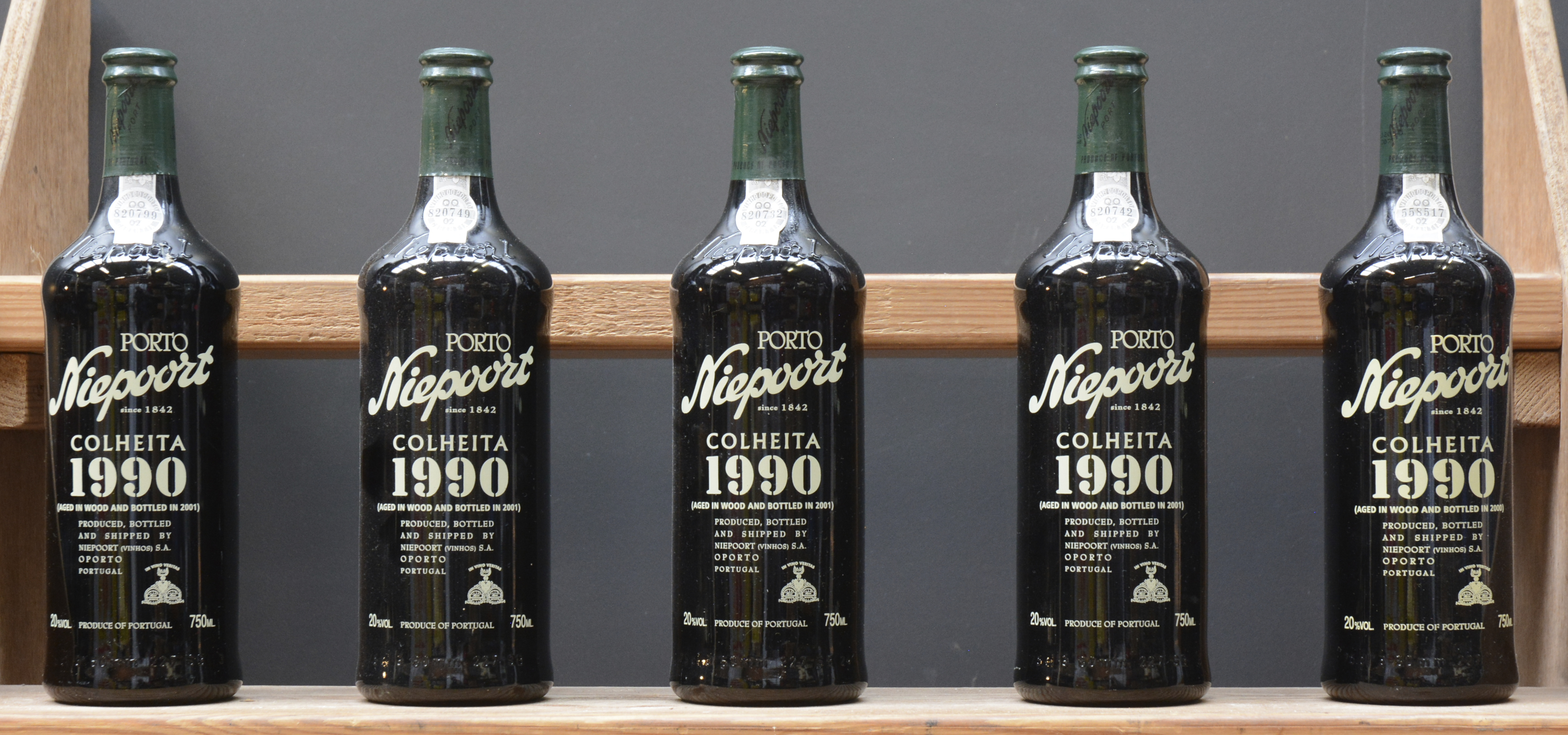 Colheita Port Bottled 2001 Niepoort Vinhos S.A. Oporto M.O Colheita Port Bottled 2001 Niepoort Vinhos S.A. Oporto M.O. 1990 aantal: 5 bt