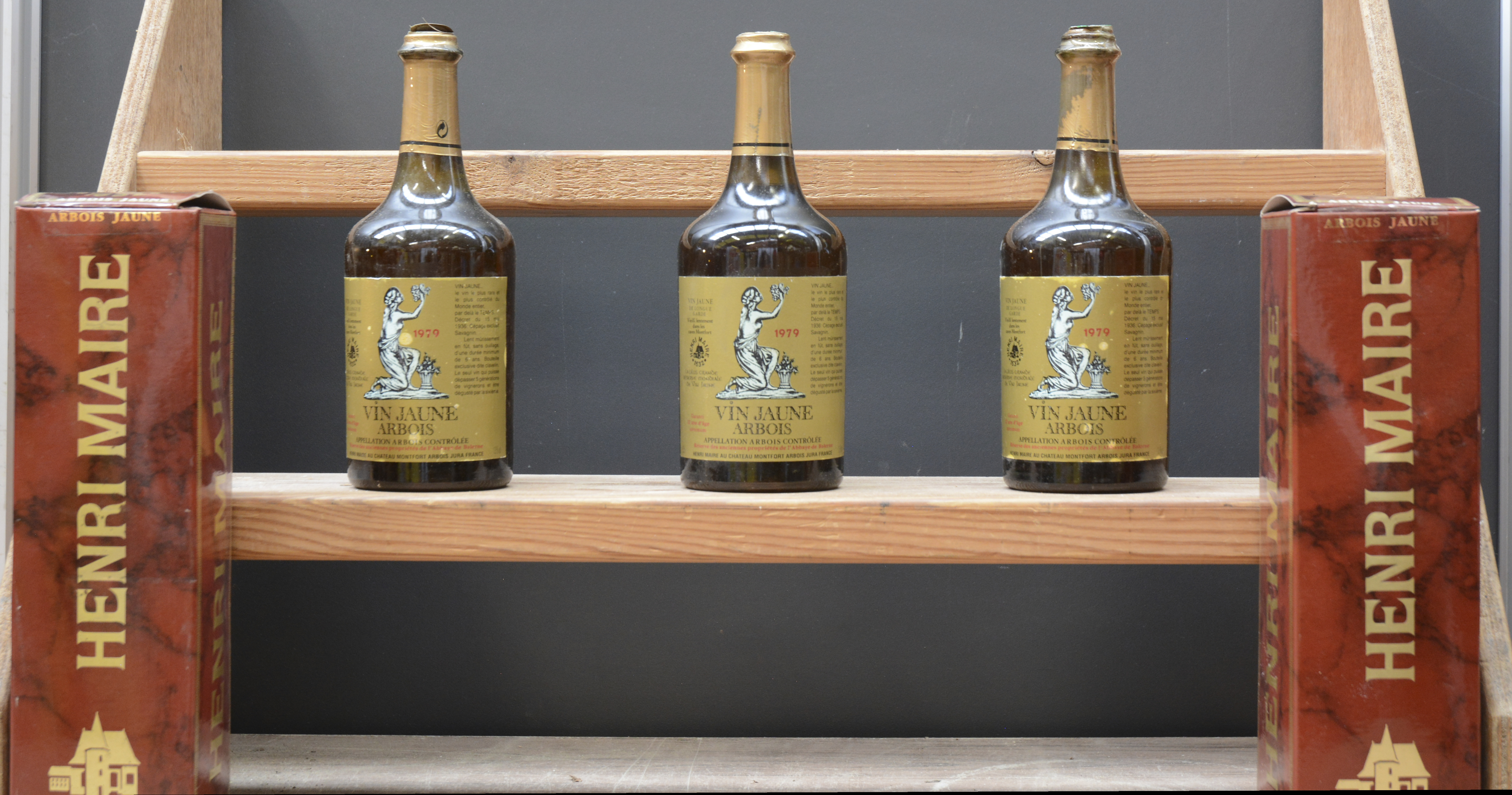 Vin Jaune A.C. Arbois Henri Maire, Ch. Montfort Arbois M.O Vin Jaune A.C. Arbois Henri Maire, Ch. Montfort Arbois M.O. 1979 aantal: 3 bt