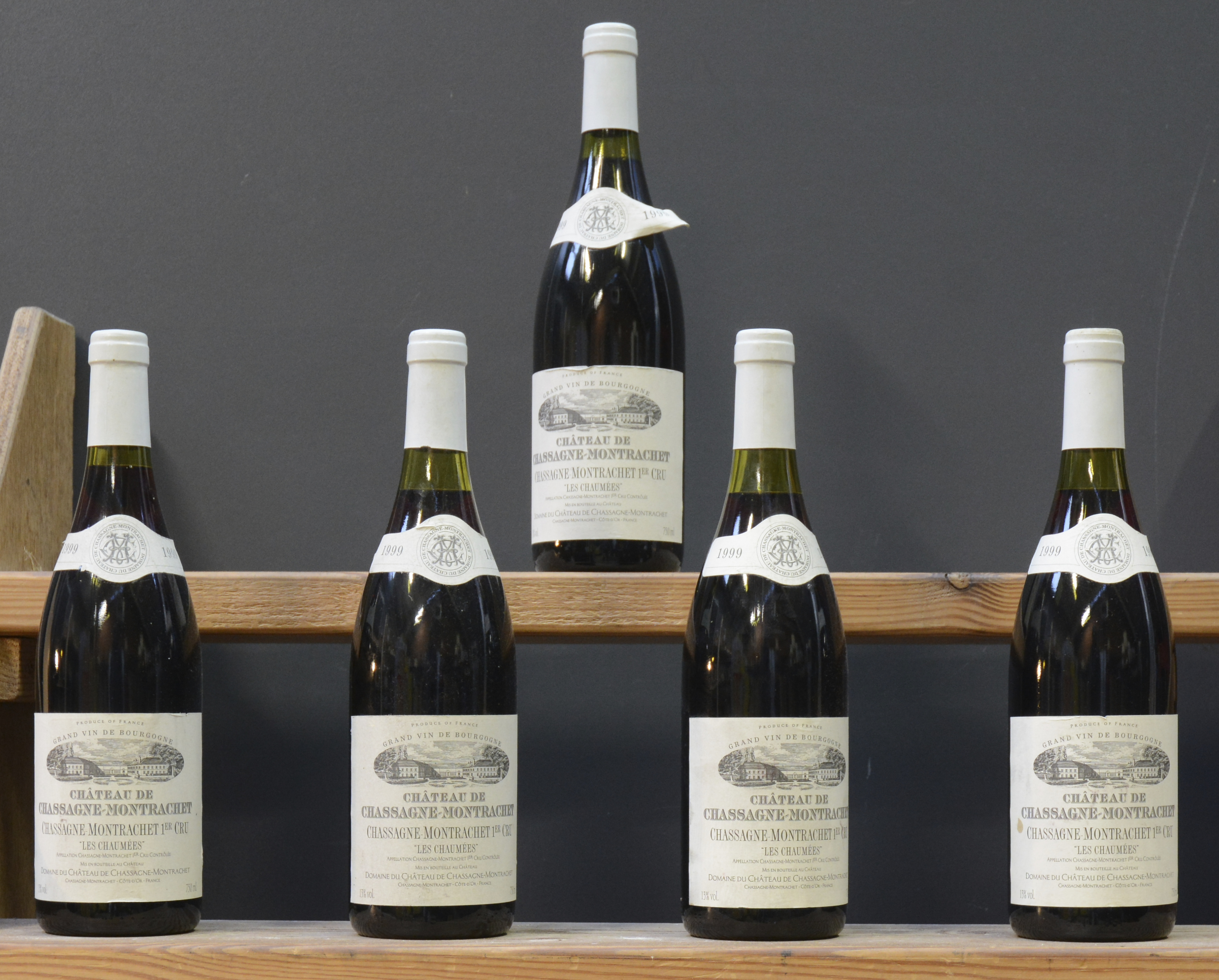 Chassagne-Montrachet 1e Cru Les Chaumes A.C. Ch. de Chassagne-Montrachet M.C Chassagne-Montrachet 1e Cru Les Chaumes A.C. Ch. de Chassagne-Montrachet M.C. 1999 aantal: 5 bt