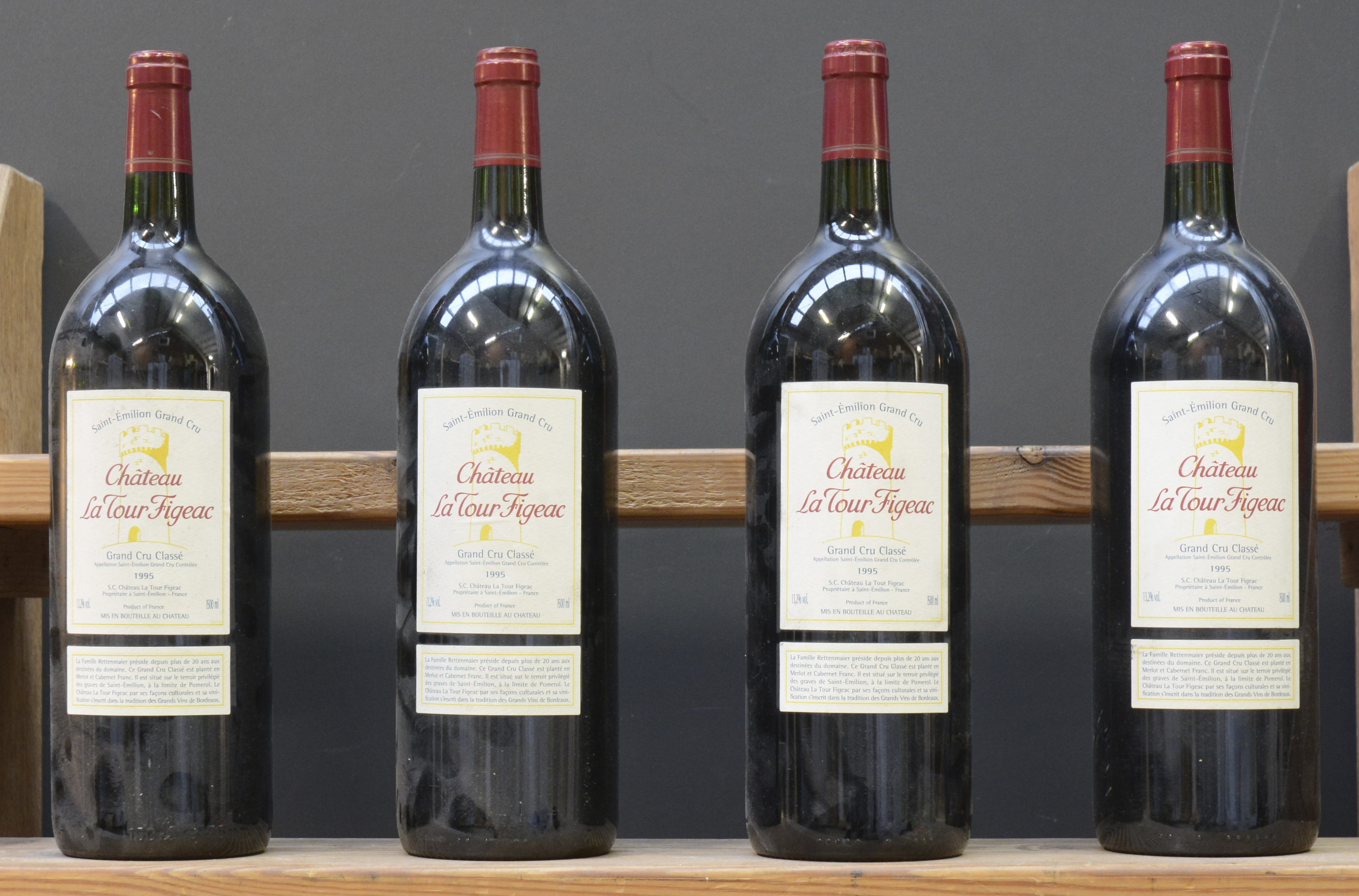 Ch. La Tour-Figeac A.C. St-Emilion grand cru classé M.C. 1995 aantal: 4 Mag Ch. La Tour-Figeac A.C. St-Emilion grand cru classé M.C. 1995 aantal: 4 Mag.