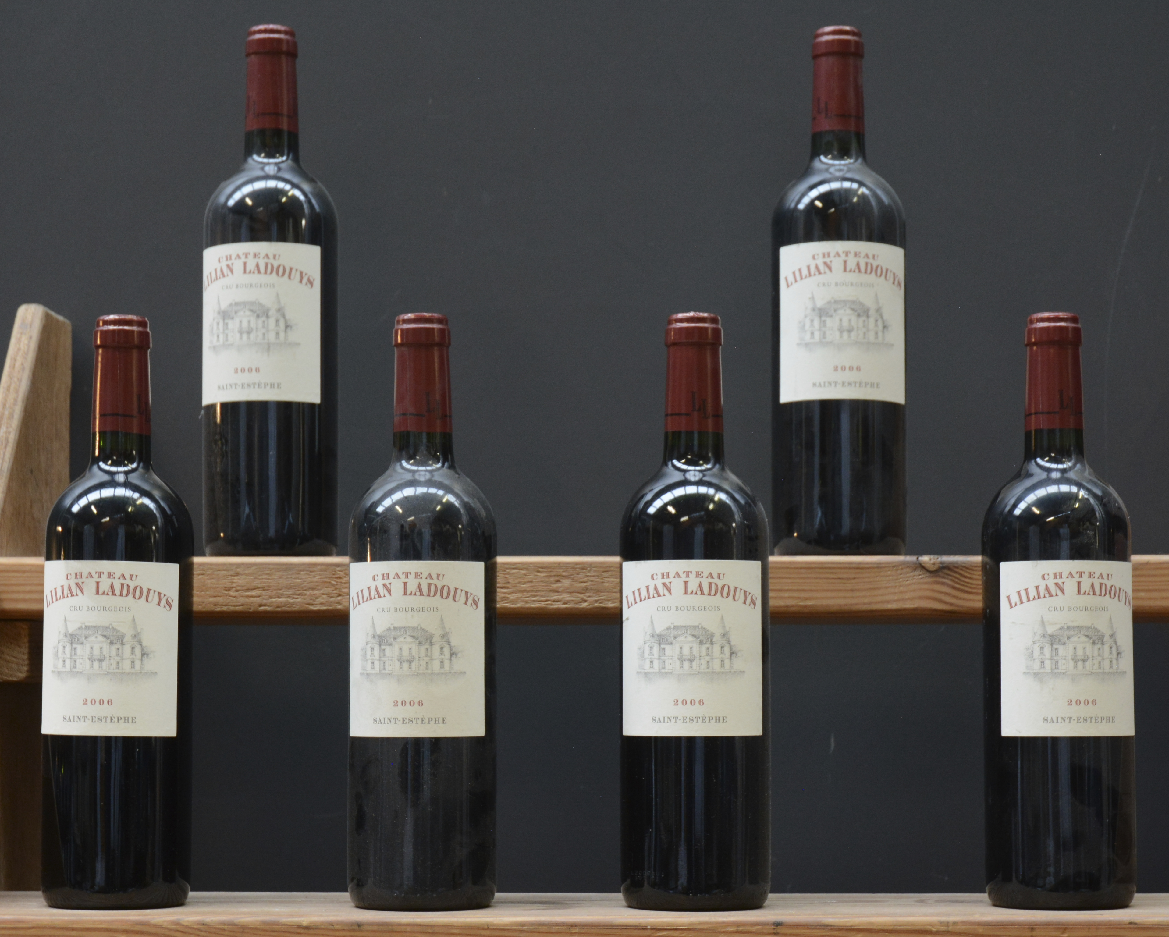 Ch. Lilian-Ladouys A.C. St-Estèphe Cru bourgeois M.C Ch. Lilian-Ladouys A.C. St-Estèphe Cru bourgeois M.C. 2006 aantal: 6 bt