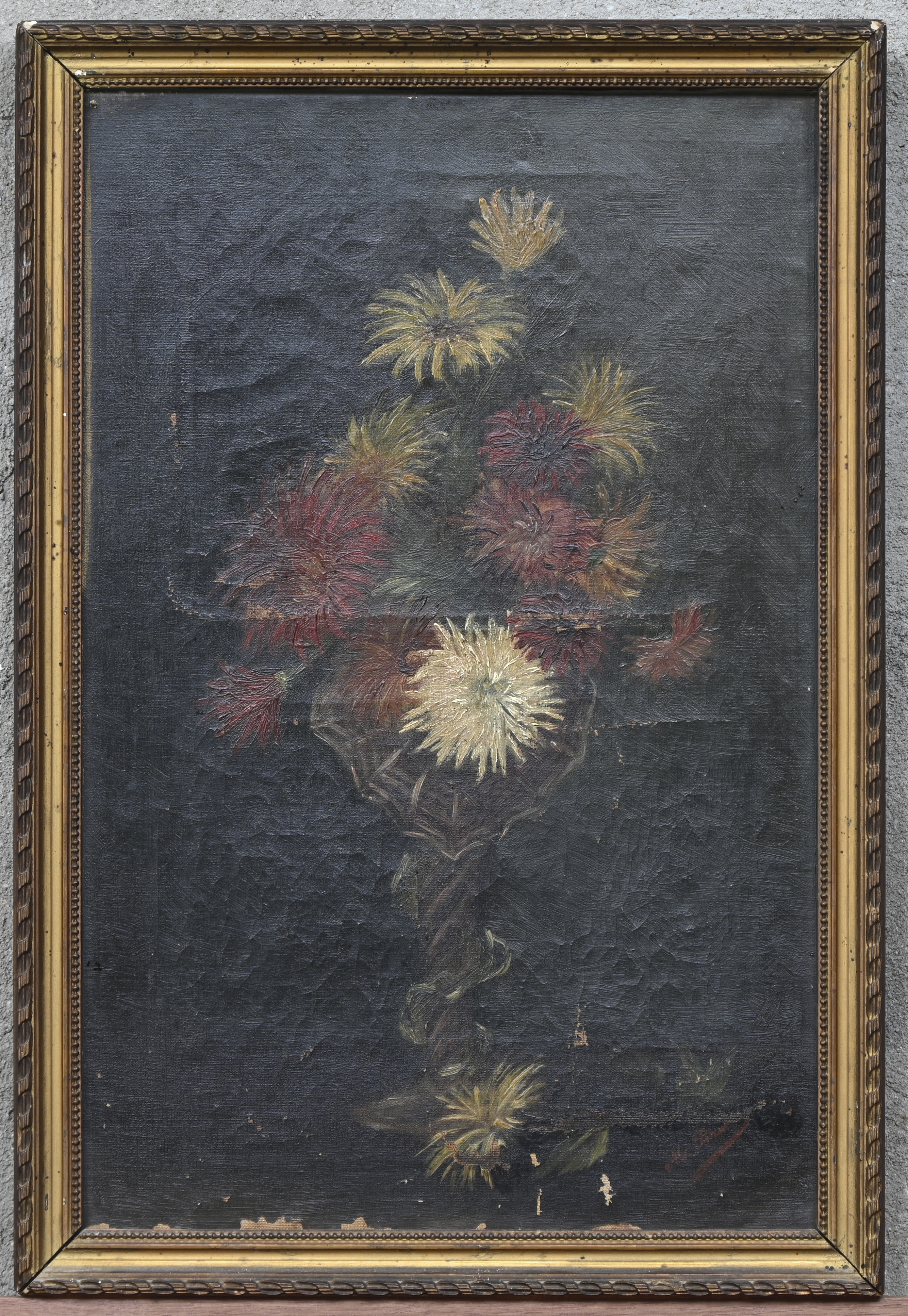 ‘Bloemenvaas’, olieverf op doek. Een 19e eeuws werk, getekend. Met schade aan het doek ‘Bloemenvaas’, olieverf op doek. Een 19e eeuws werk, getekend. Met schade aan het doek.